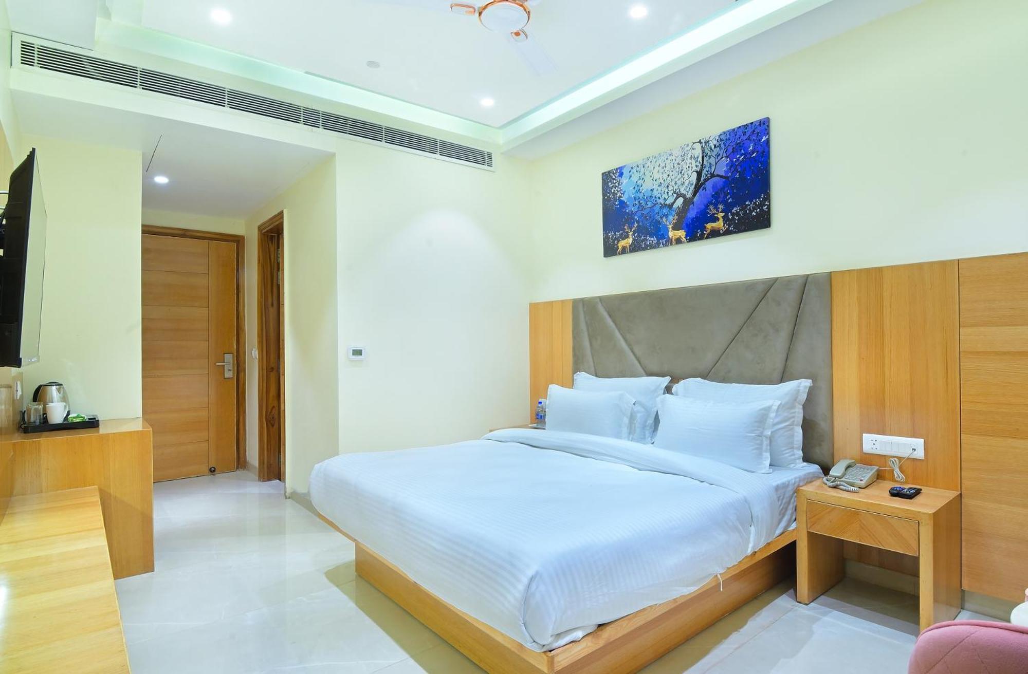 Shandon-2 Mins From Connaught Place 4*