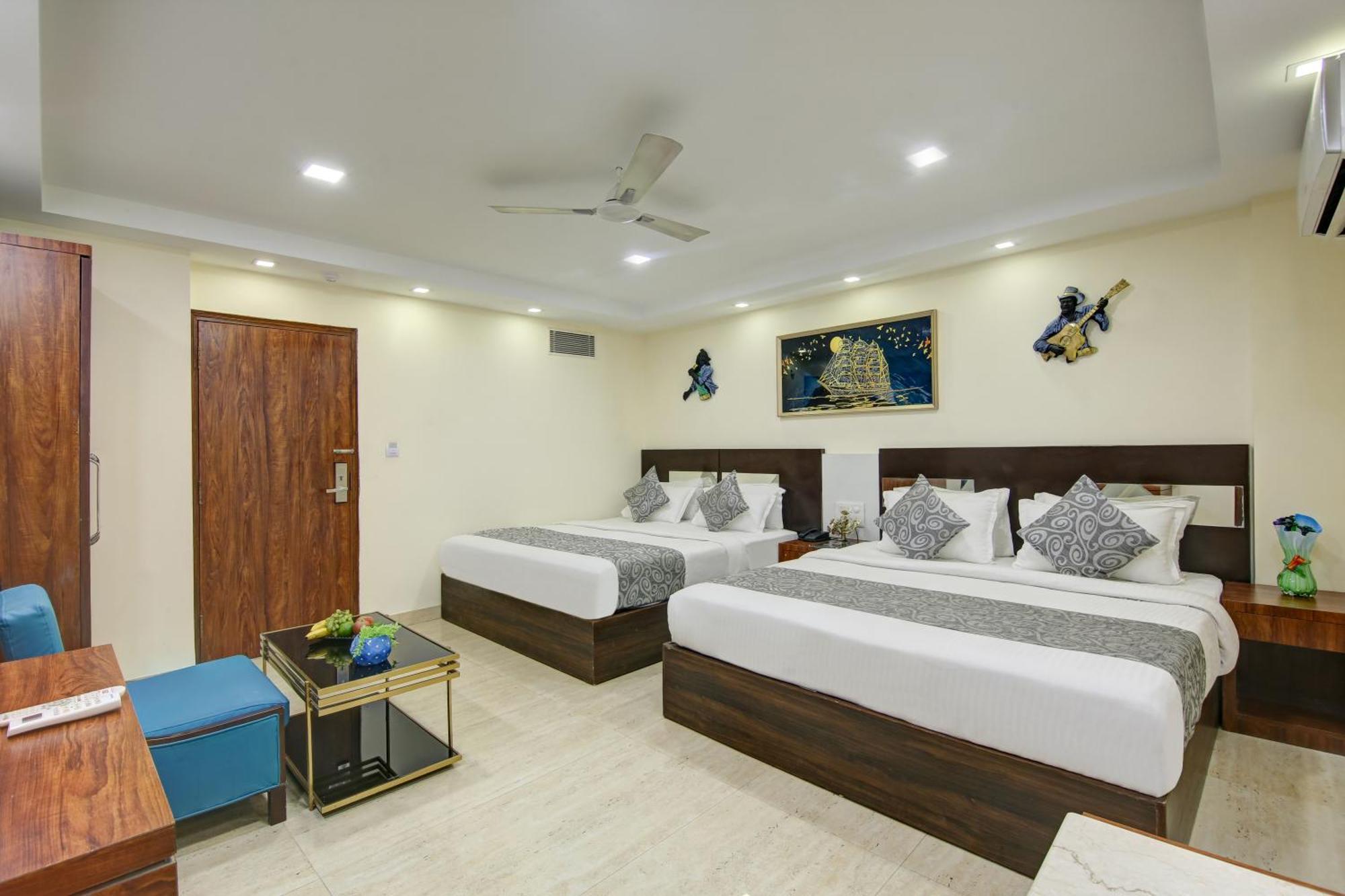 Hotel Neu - Near Connaught Place 4*