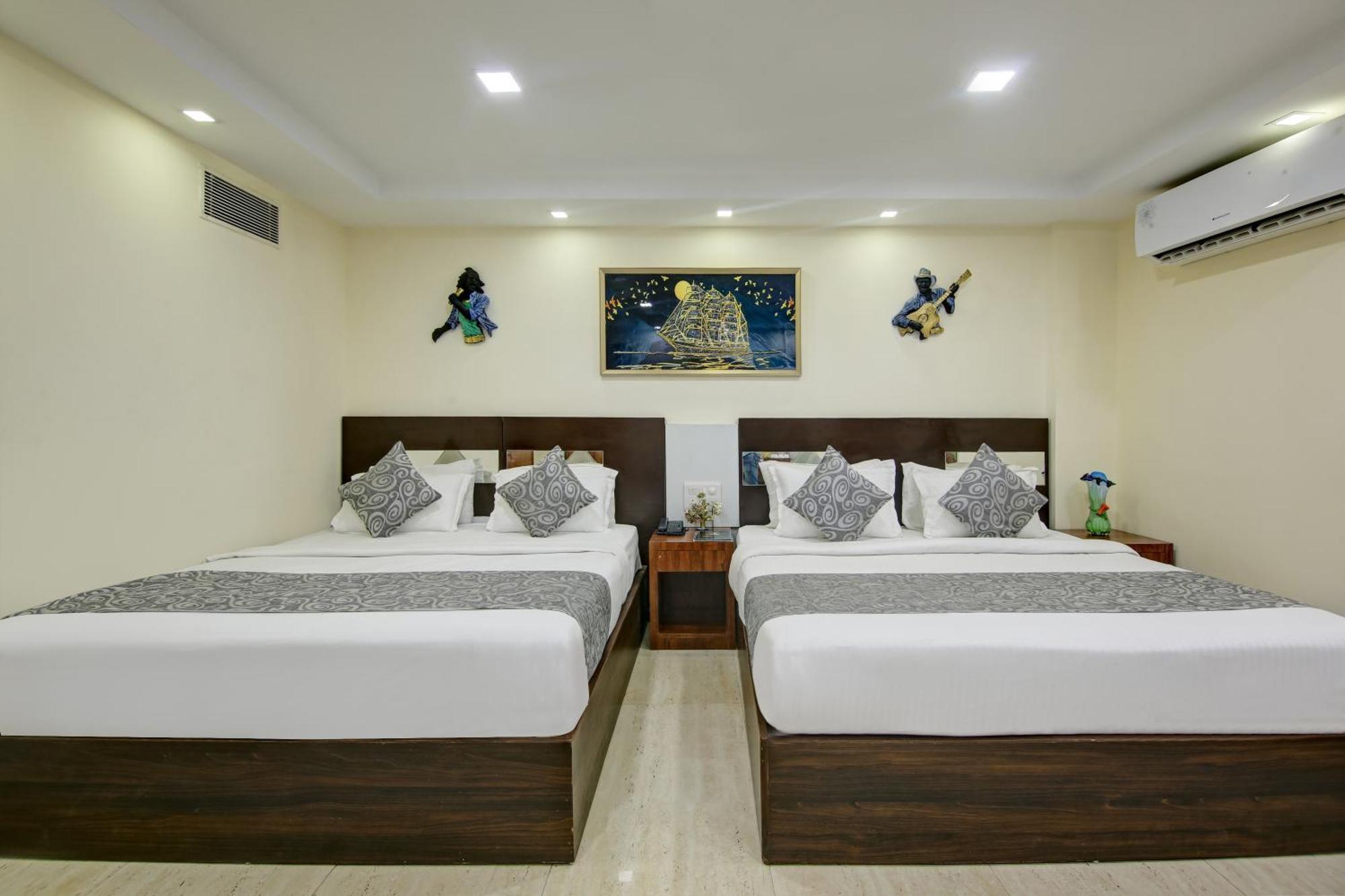 Neu - Near Connaught Place 4*
