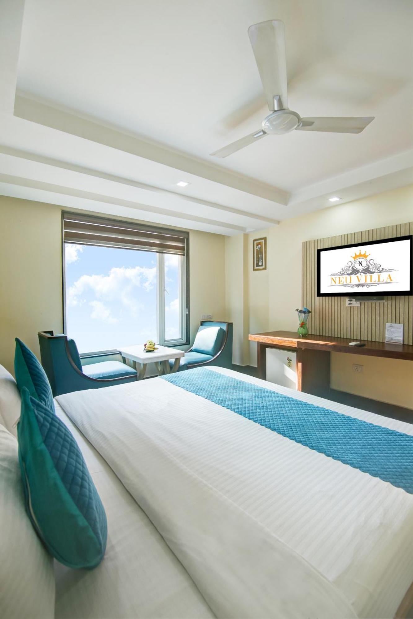 Hotel Neu - Near Connaught Place 4*