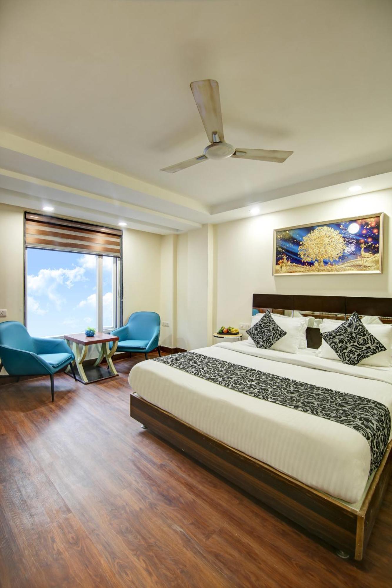 Neu - Near Connaught Place 4*