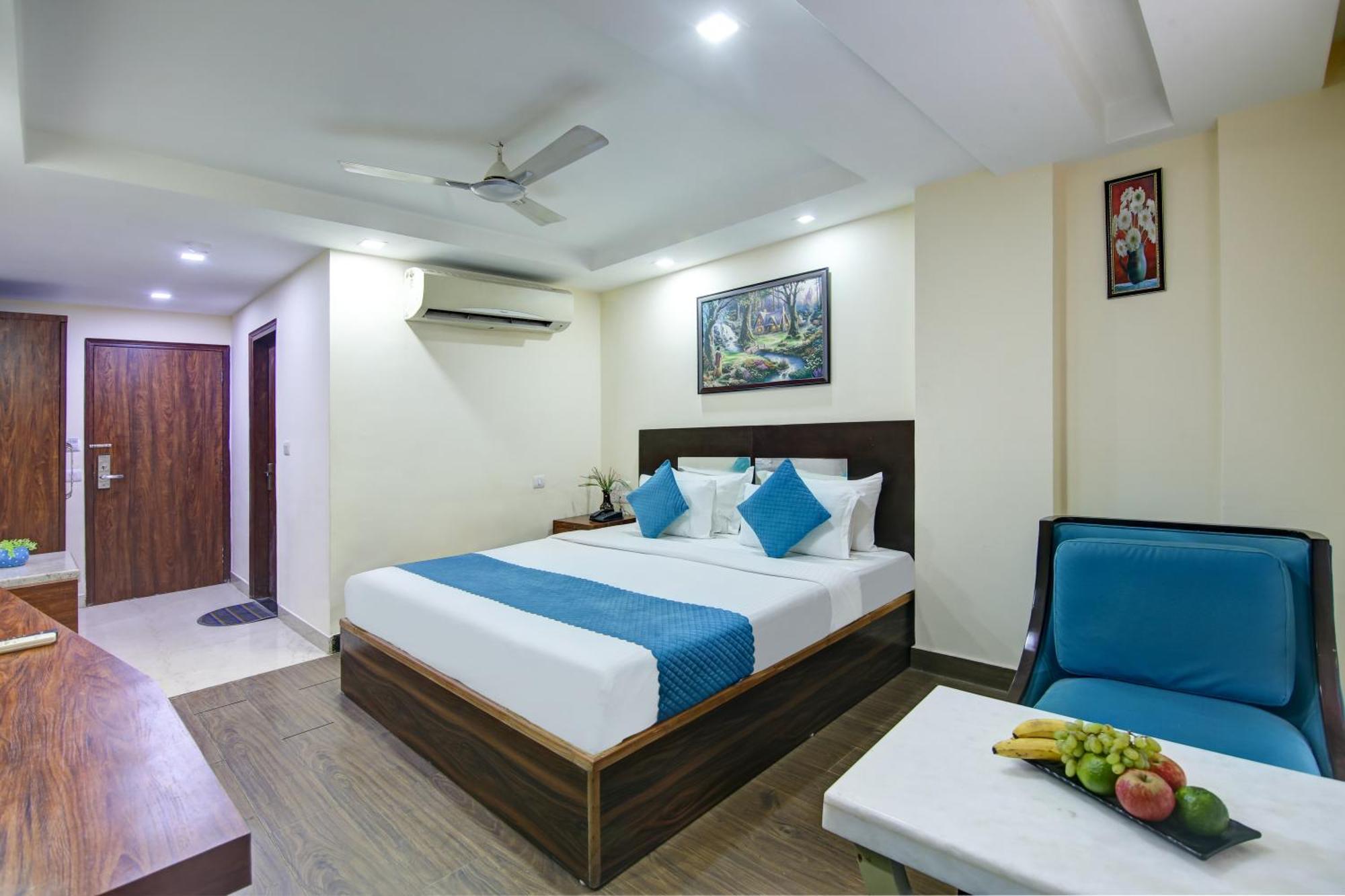 Neu - Near Connaught Place 4*