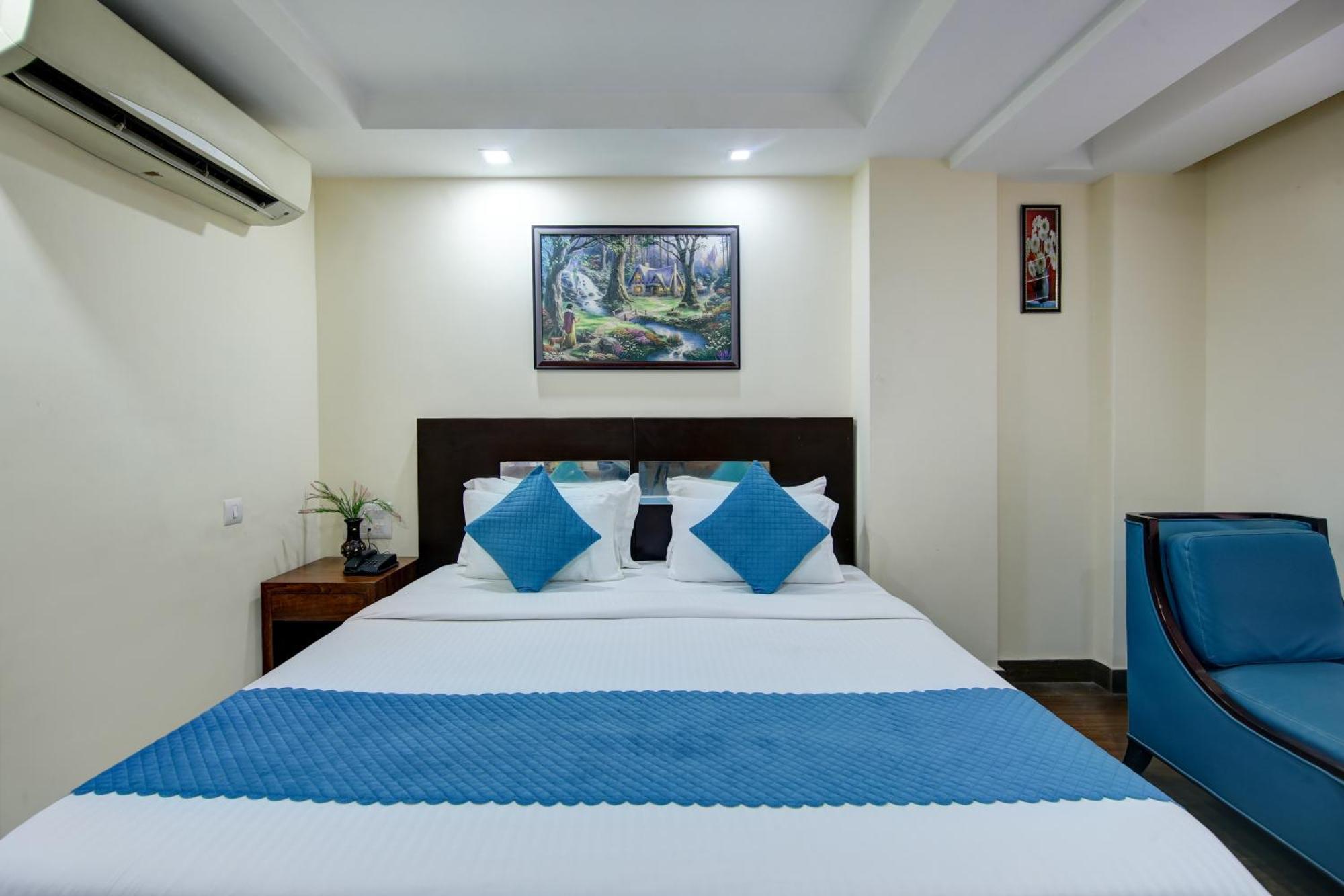 Hotel Neu - Near Connaught Place