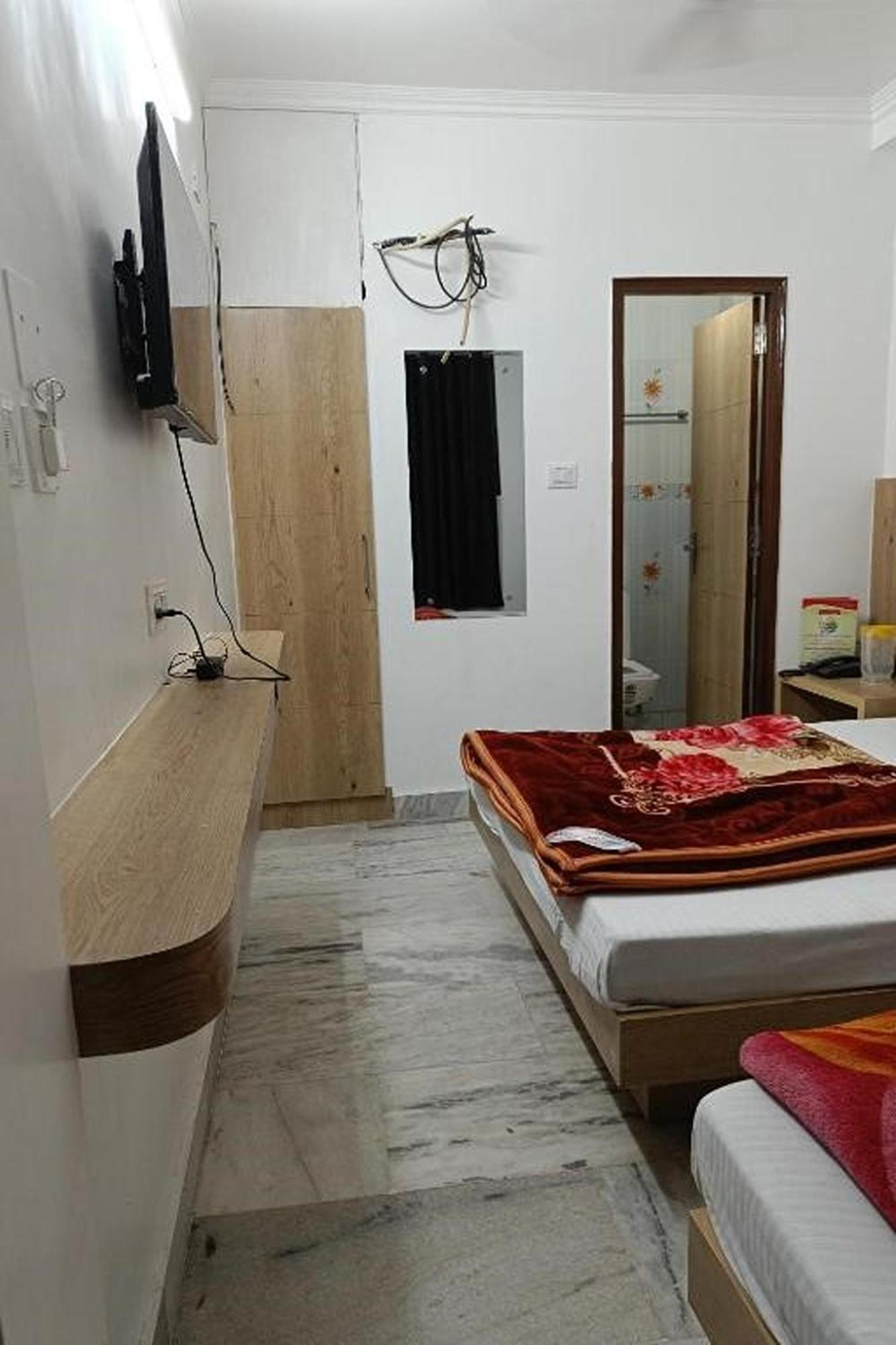 Shree Sai Dham Near Railway Station, Paharganj *