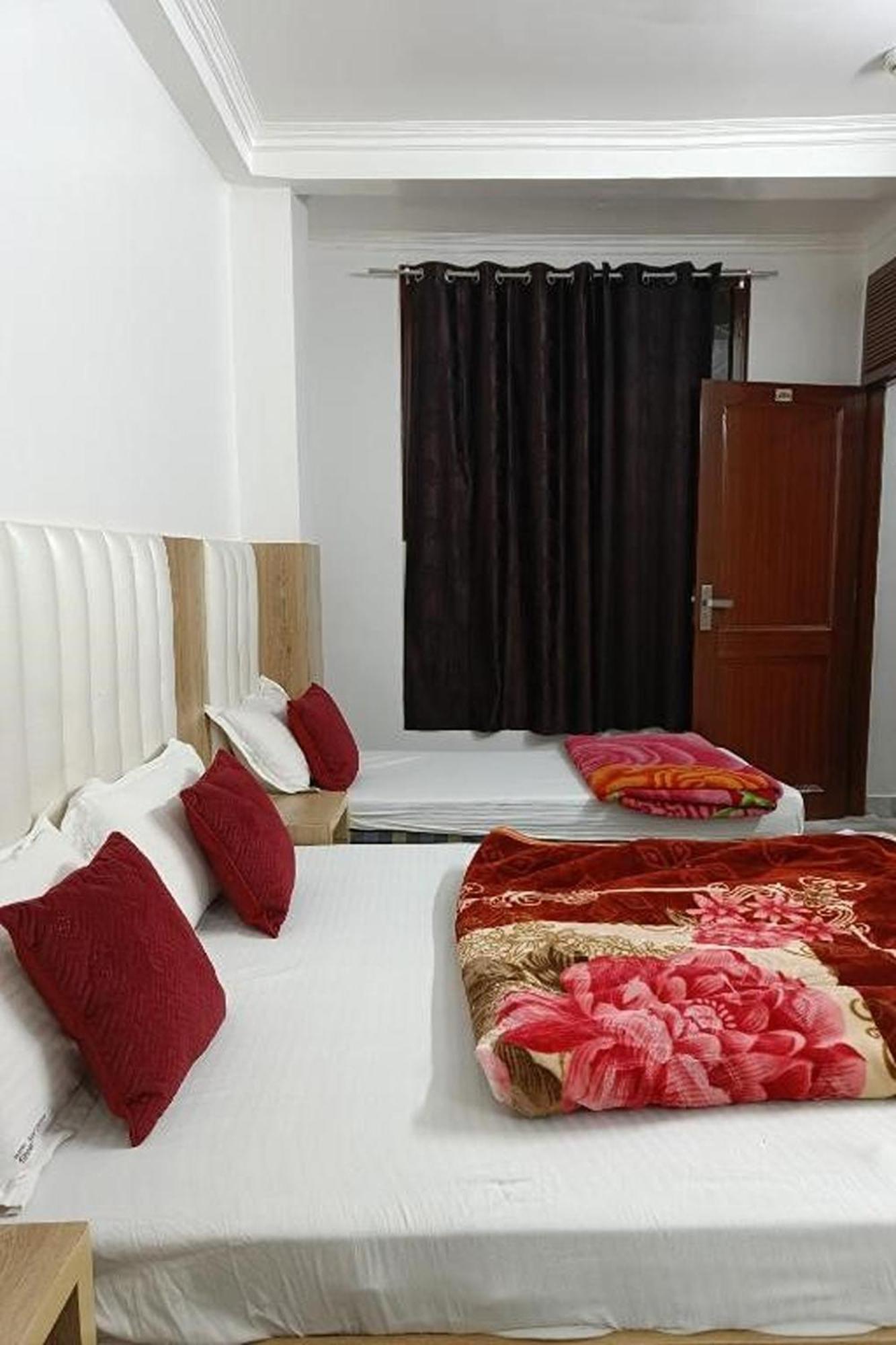 Shree Sai Dham Near Railway Station, Paharganj * New Delhi