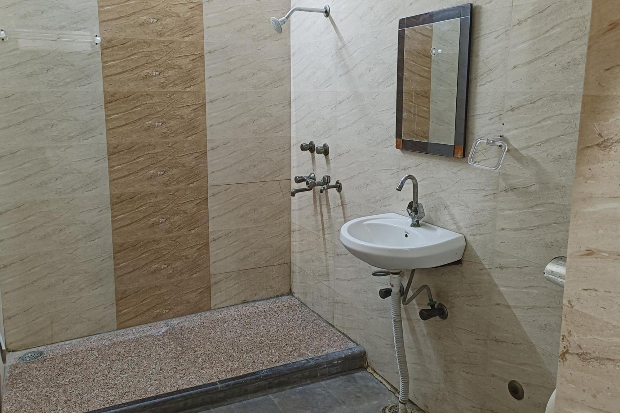 Shree Sai Dham Near Railway Station, Paharganj Apartment *
