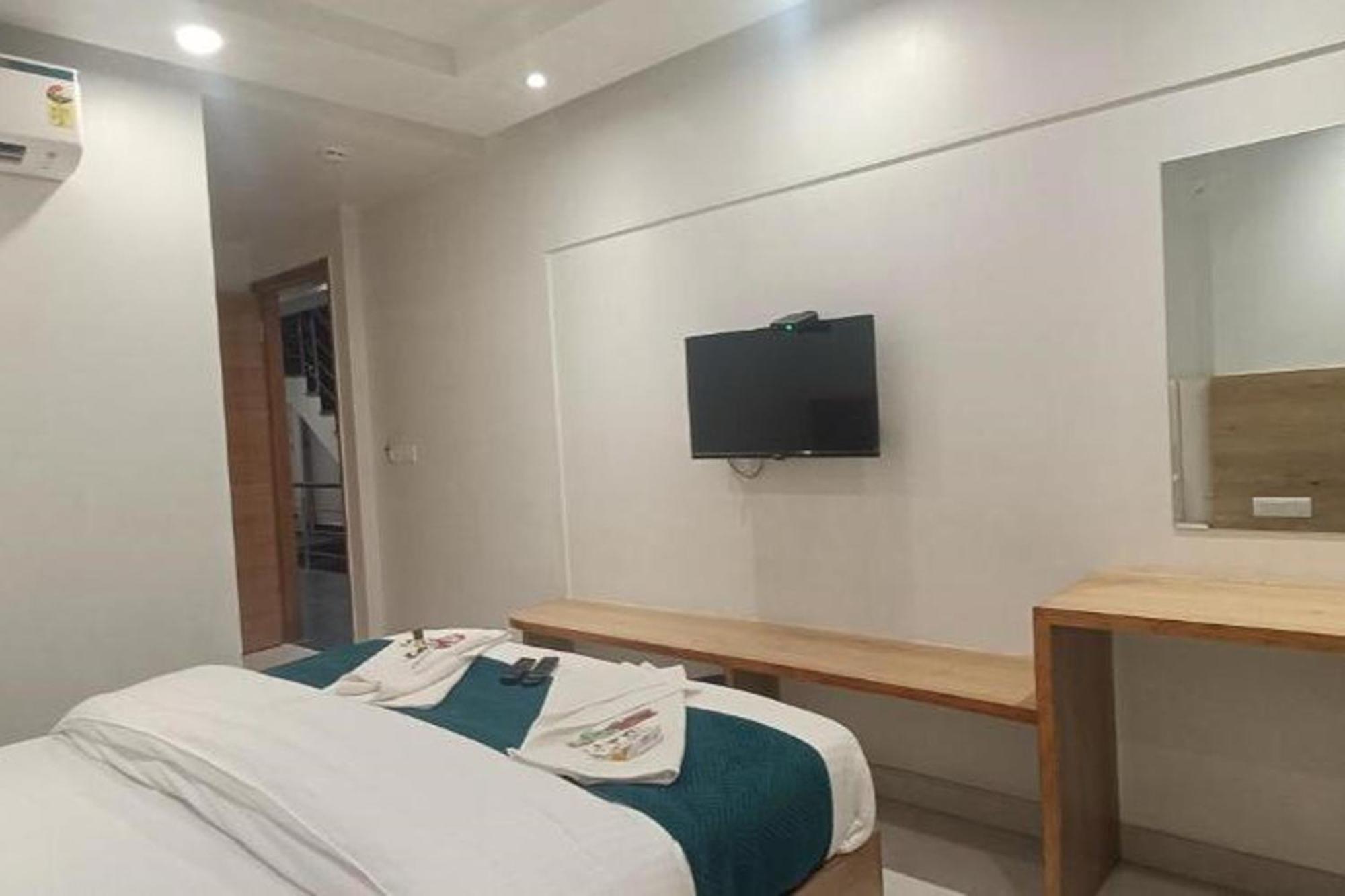Apartment Shree Sai Dham Near Railway Station, Paharganj New Delhi