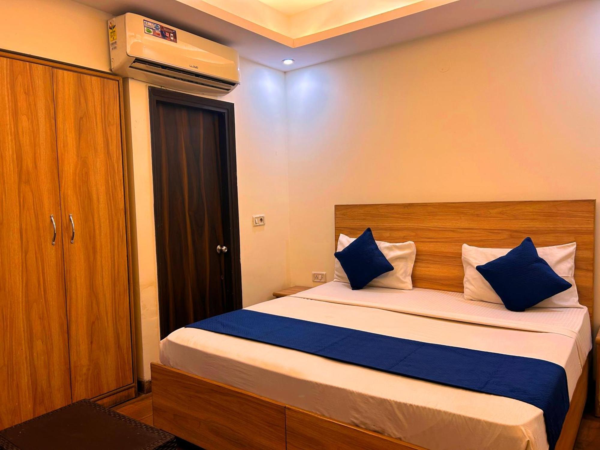 Hotel Aerocity Golden New Delhi