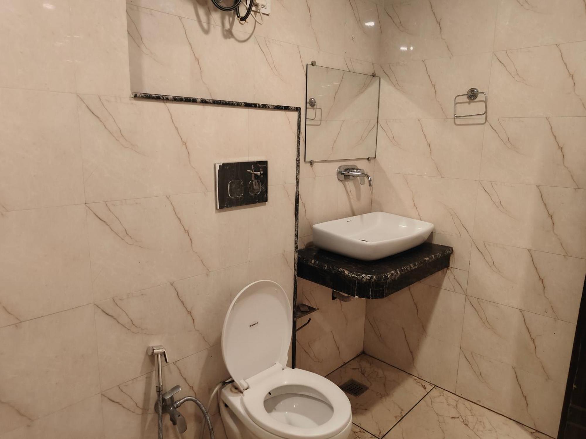 Hotel Marina Plaza A Family Near Igi Airport Delhi 4*