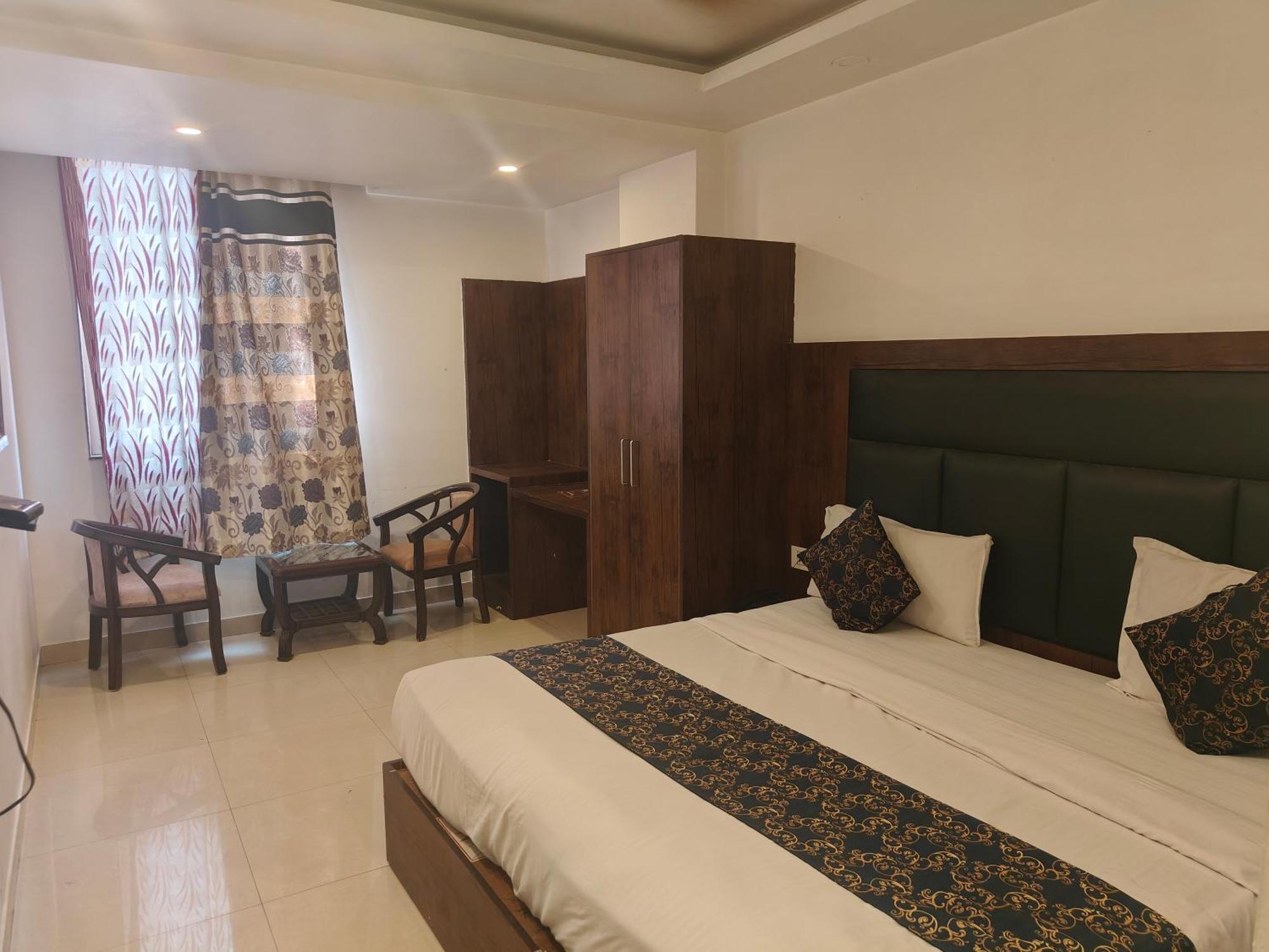 Marina Plaza A Family Near Igi Airport Delhi 4*