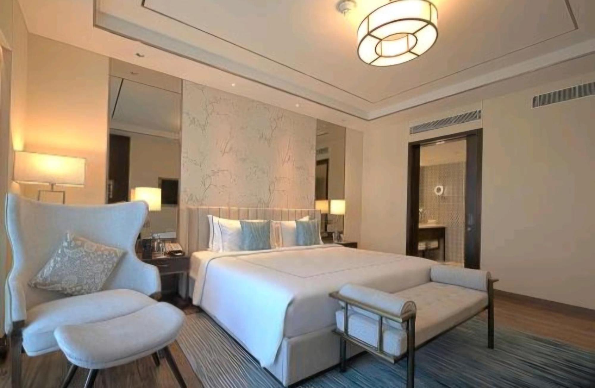 Hotel Belwoood Near Delhi International Airport 4*