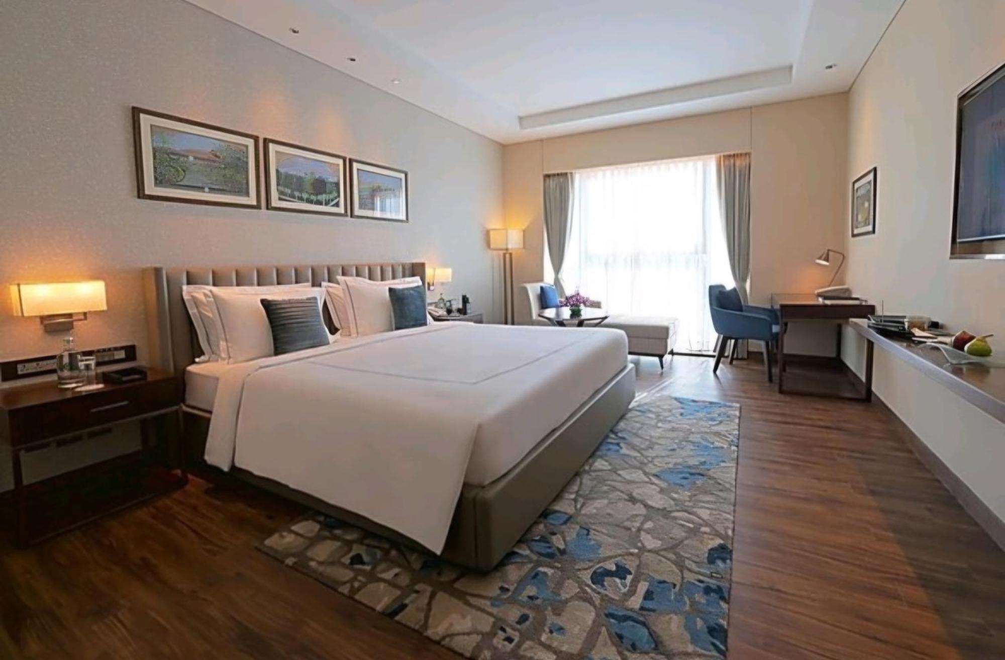 Hotel Belwoood Near Delhi International Airport 4*