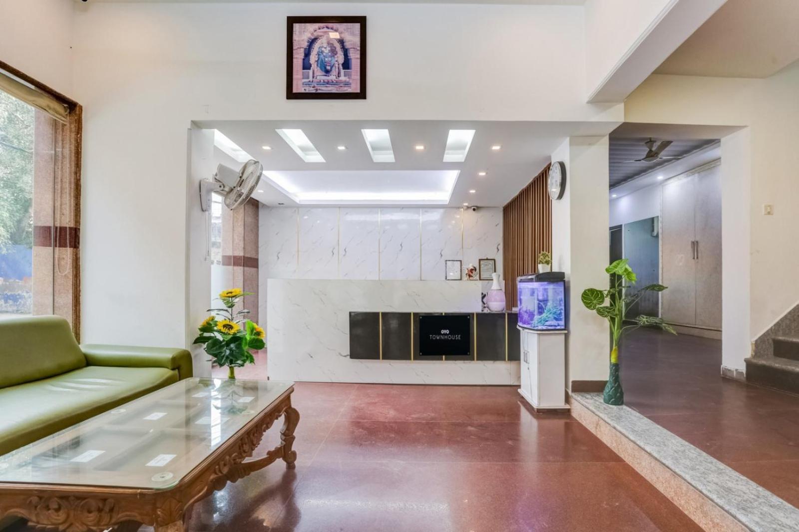 Belwoood Near Delhi International Airport Hotel 4*