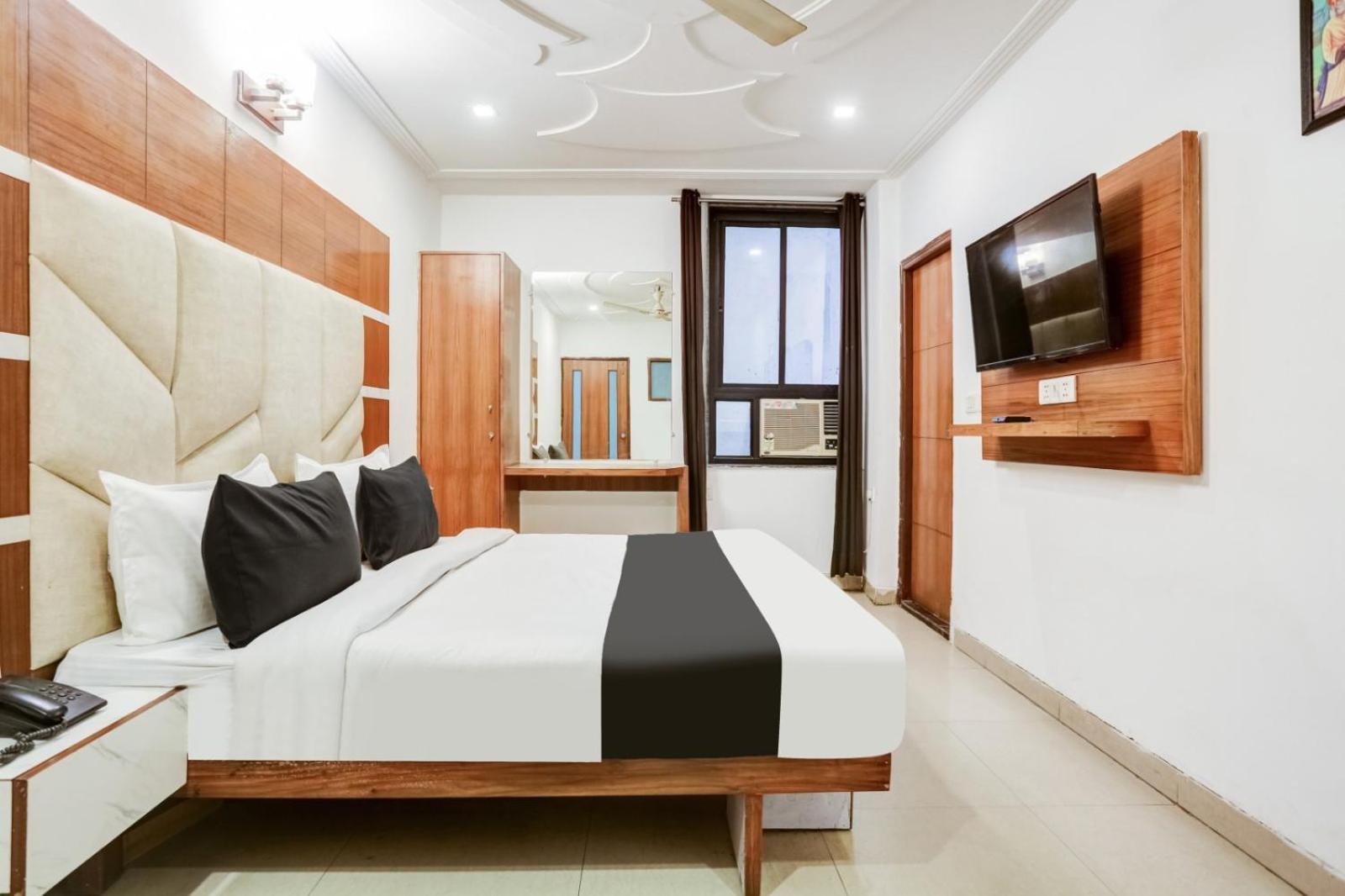 Belwoood Near Delhi International Airport Hotel