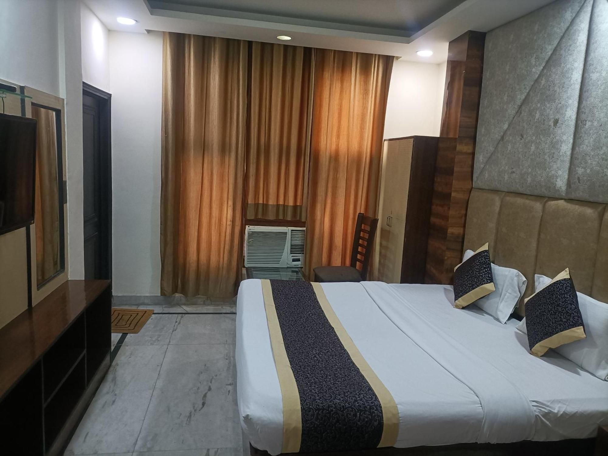 Royal Jack Hotel