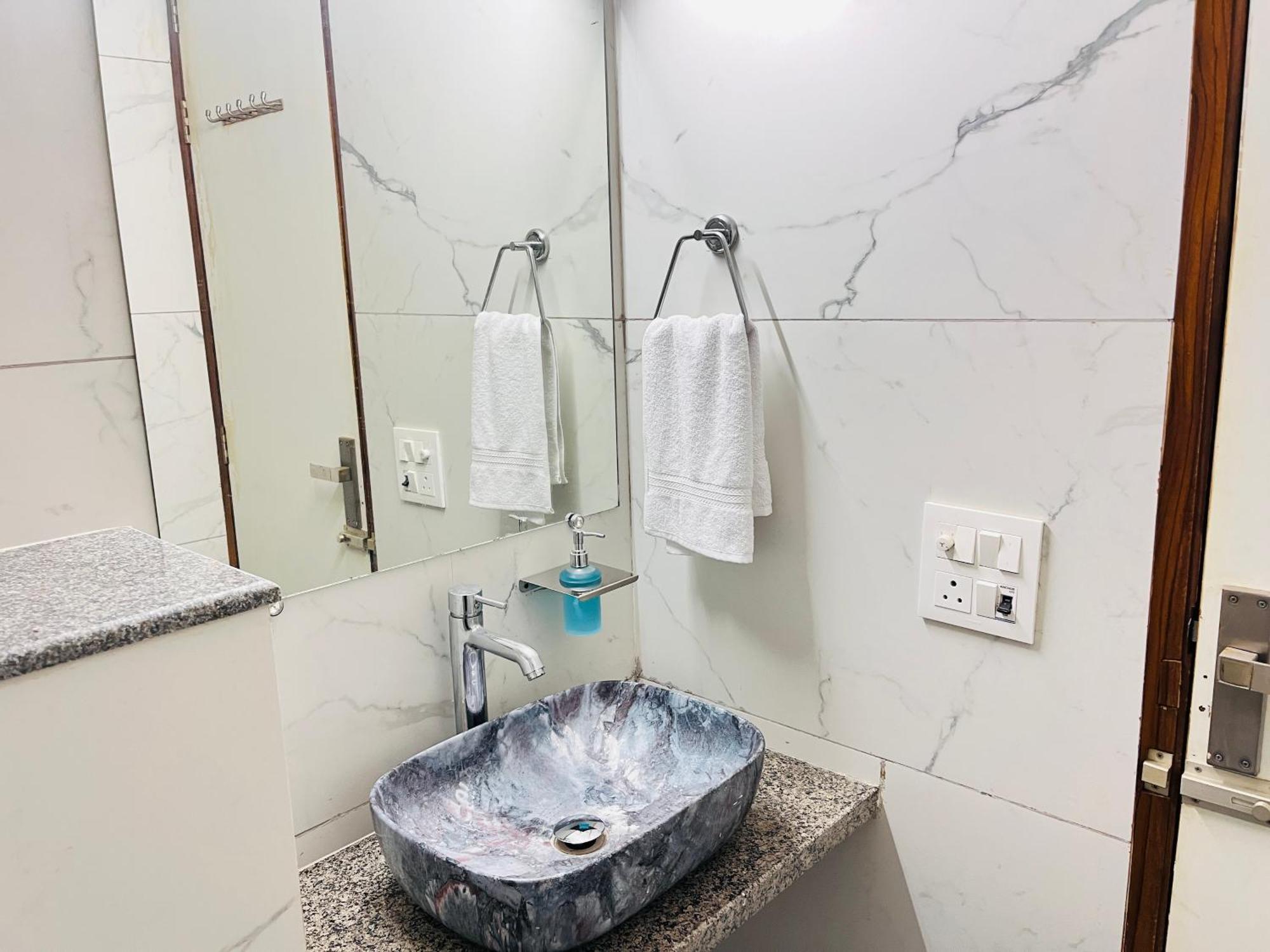 Green Park Haven Near Aiims Delhi Couple Friendly Hotel