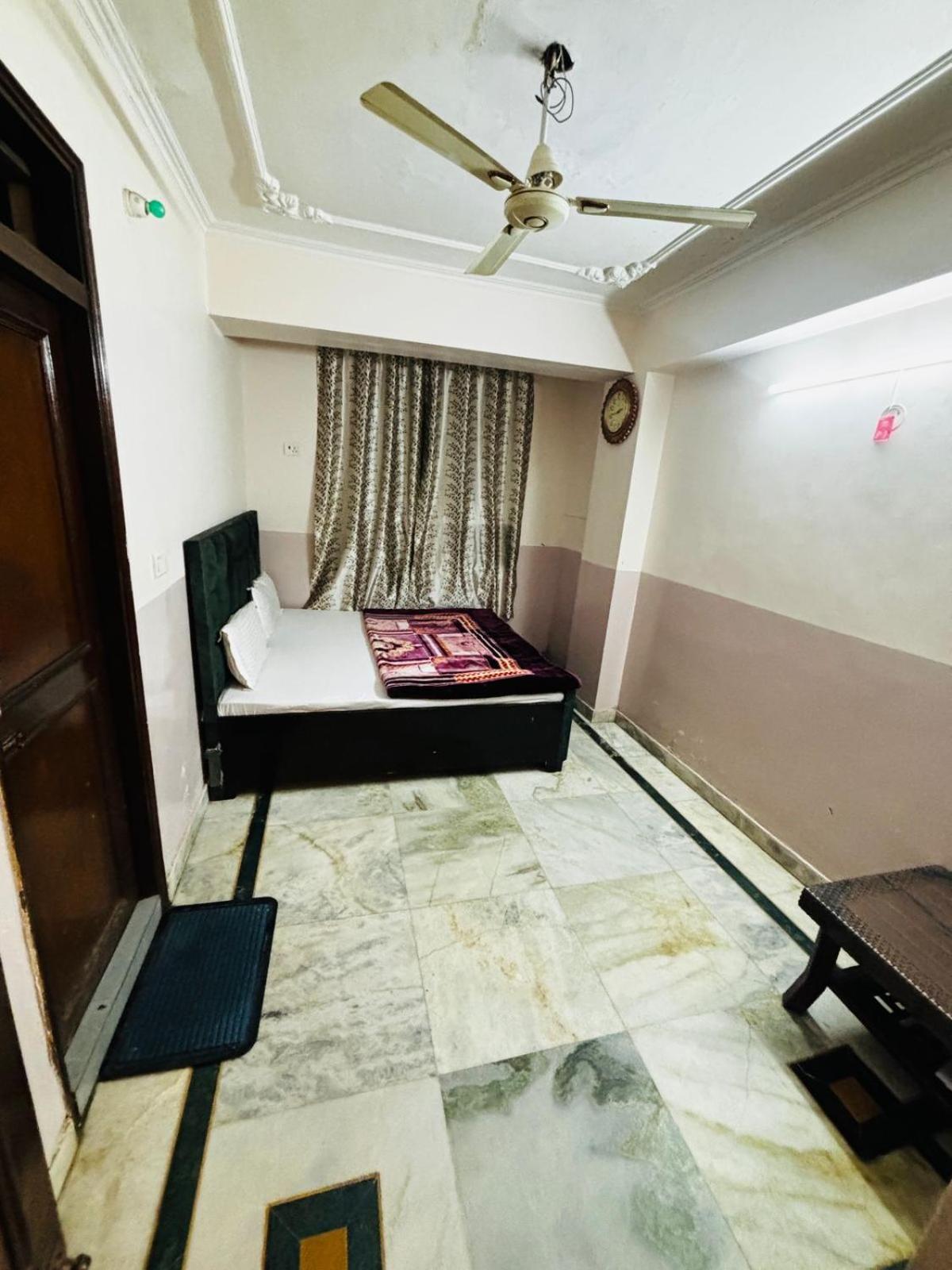 Bed & Breakfast The Aziz Residency *