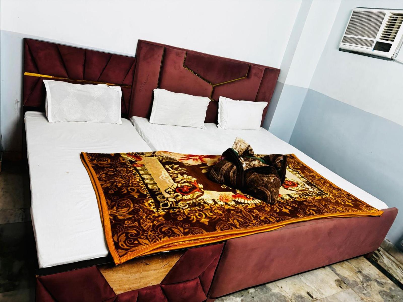 Bed & Breakfast The Aziz Residency New Delhi