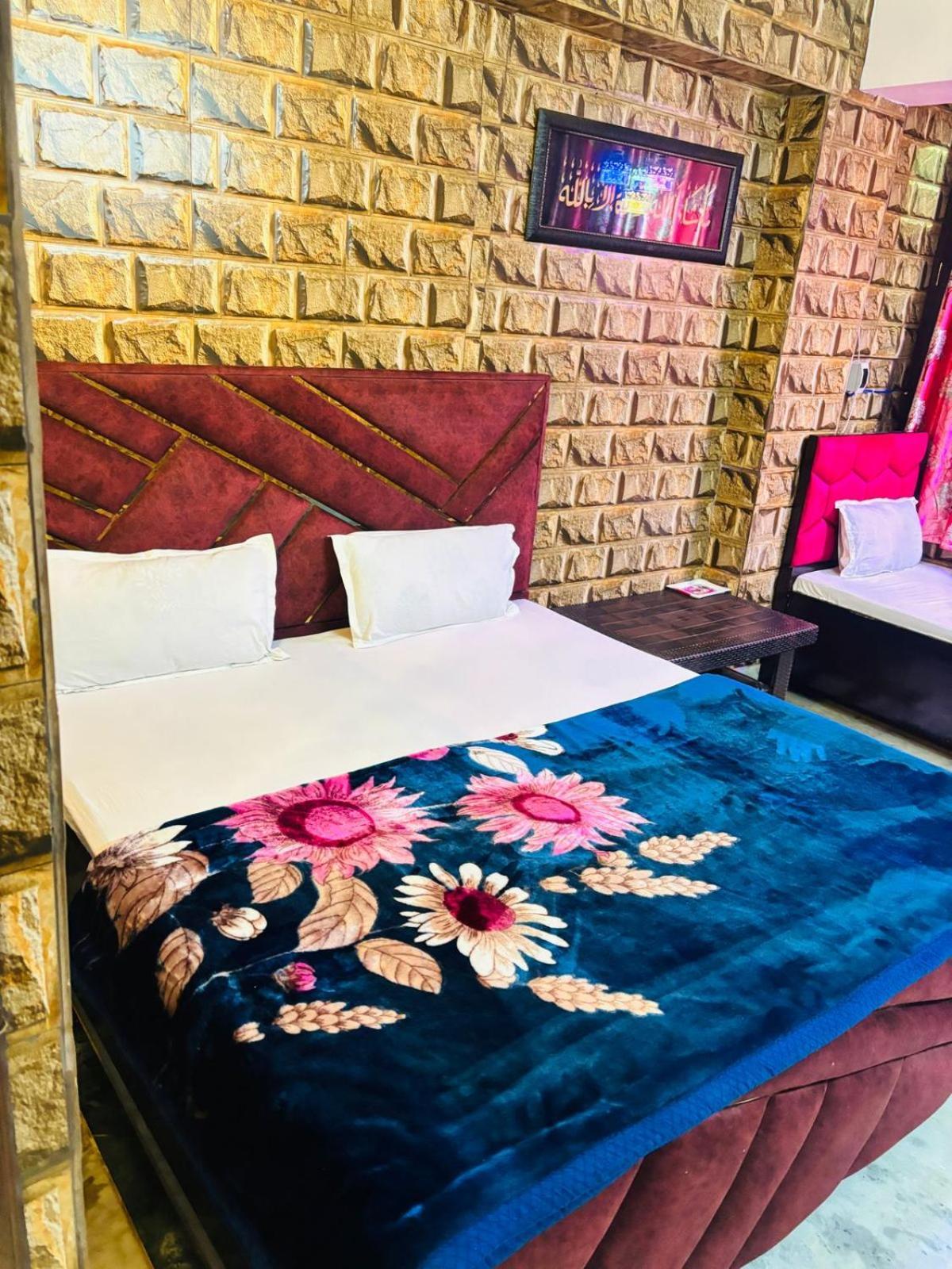 Bed & Breakfast The Aziz Residency