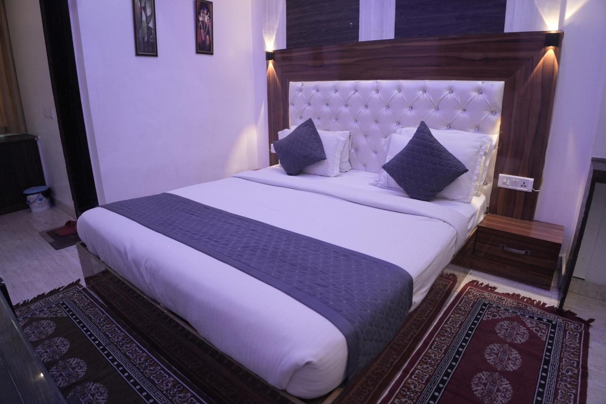 Hotel Raj Palace - Igi Airport Delhi 5*