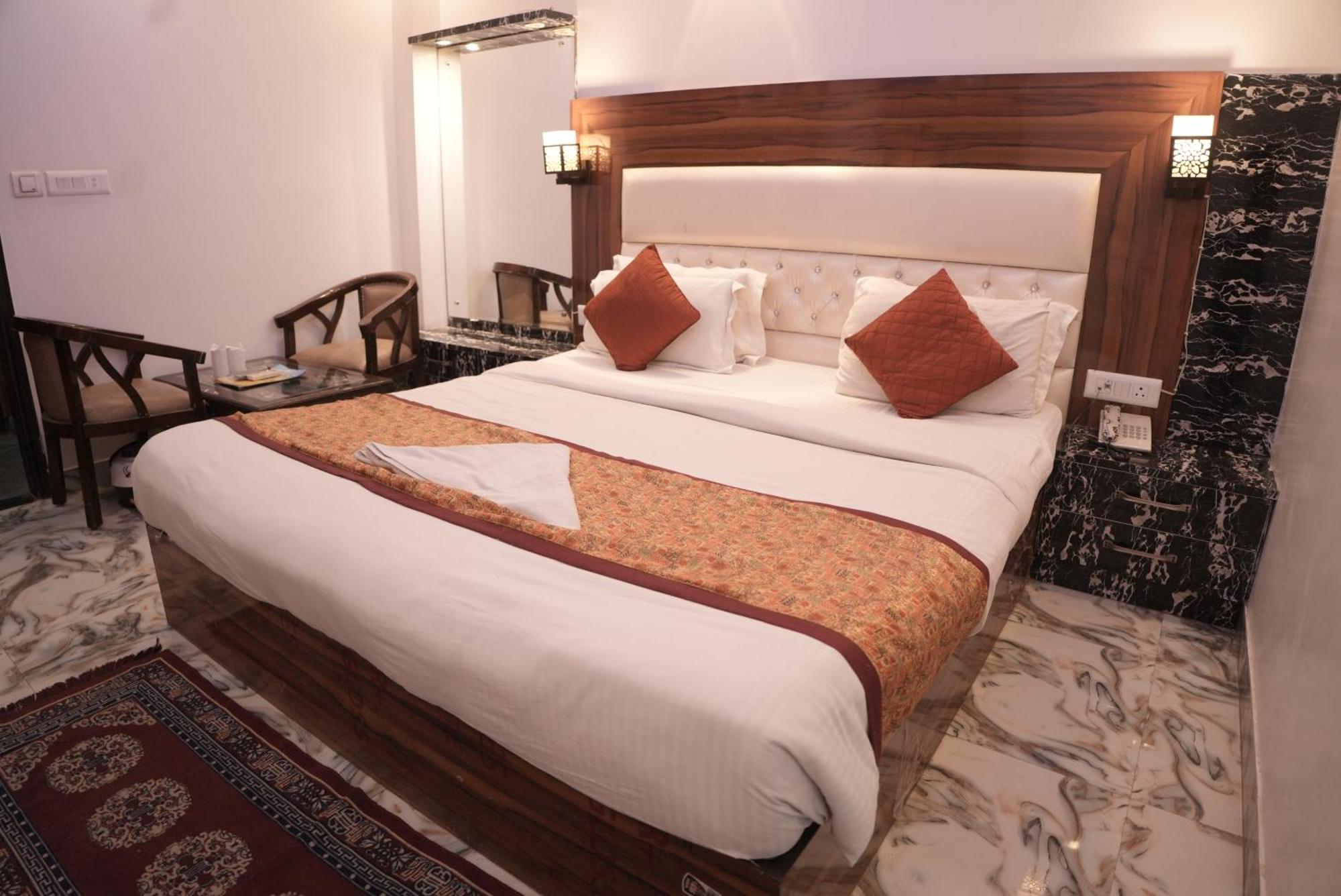 Raj Palace - Igi Airport Delhi 5*
