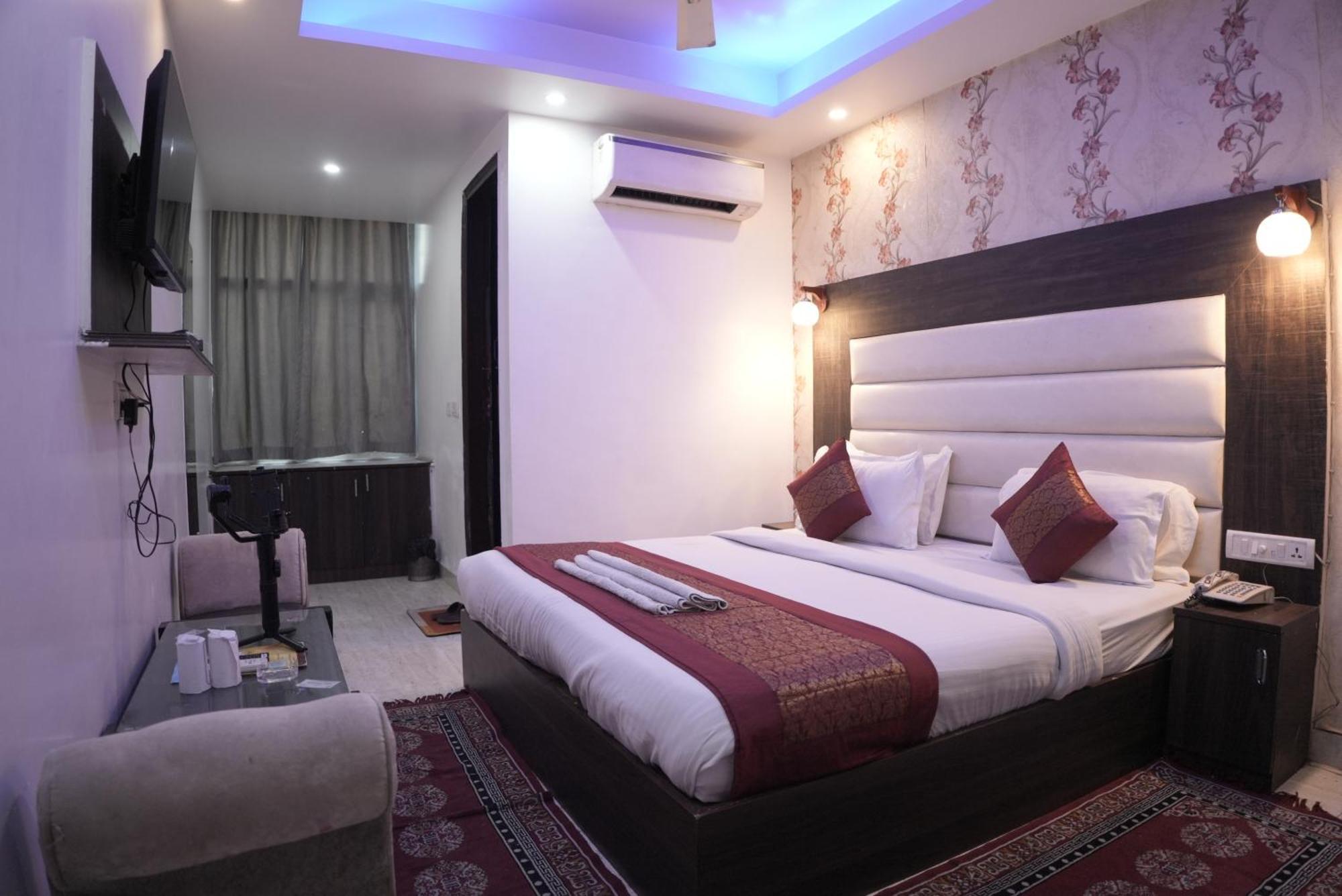 Raj Palace - Igi Airport Delhi 5* New Delhi