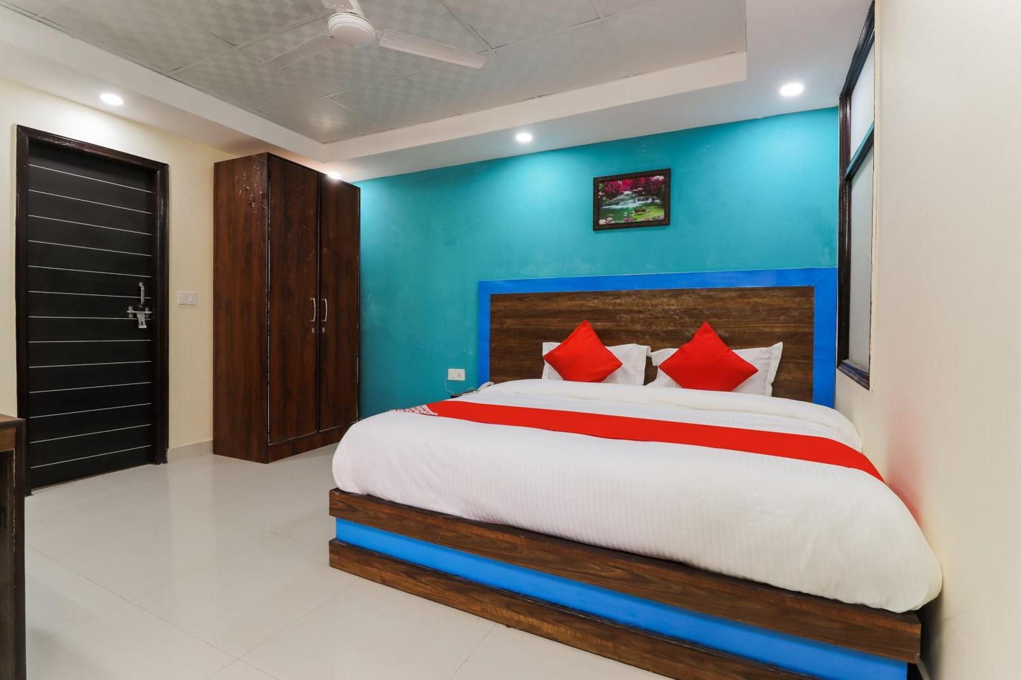 Hotel O Maharaja Gold 3*