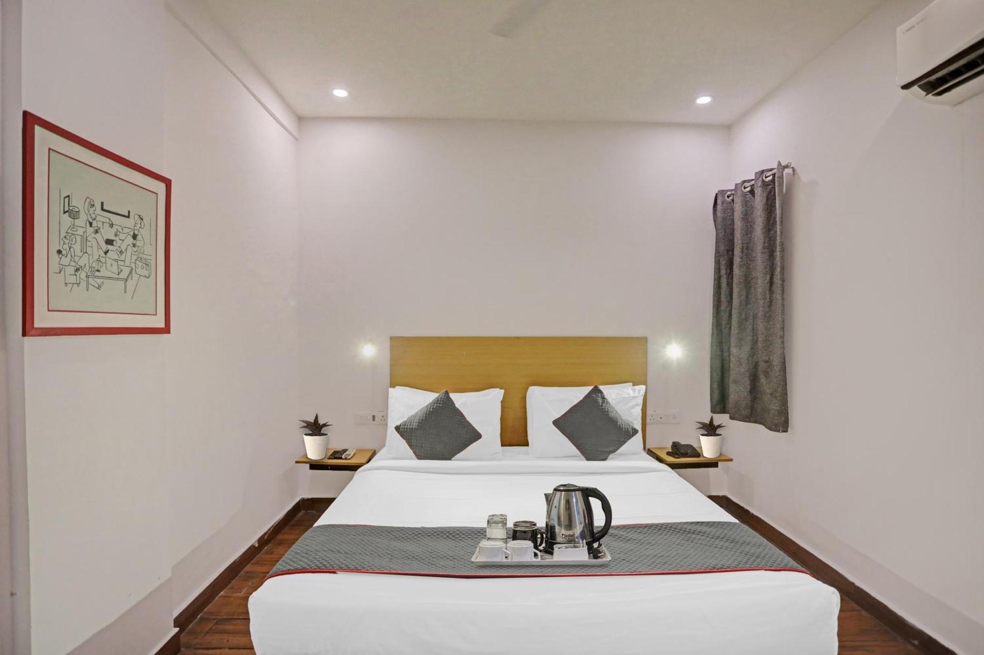 Oyo Townhouse 587 Sector 19 Hotel 4*