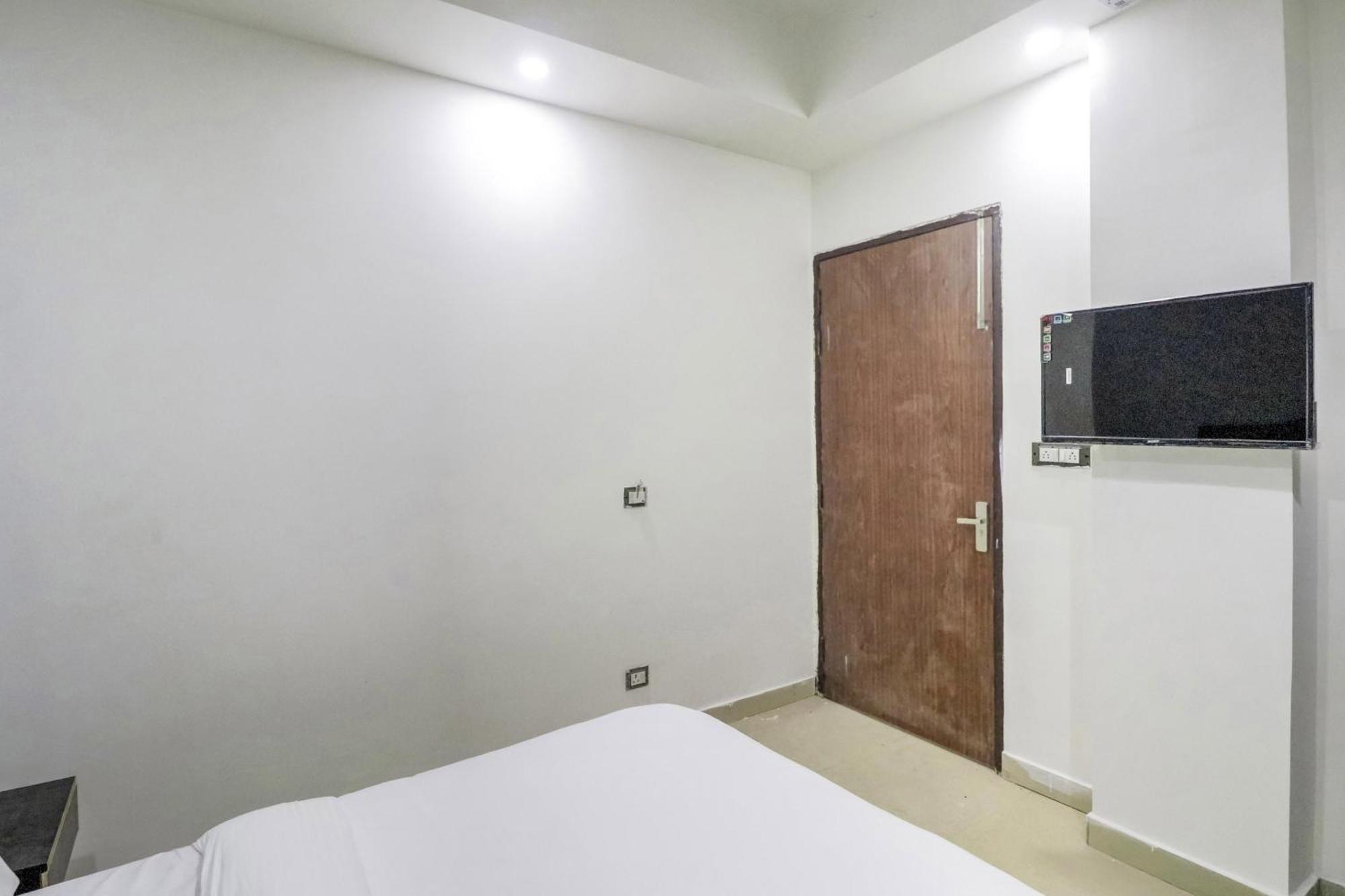 Hotel Collection O Mahavir Enclave Near Dashrath Puri Metro Station