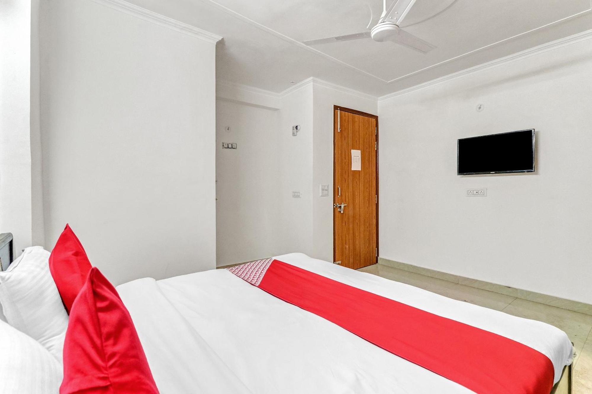 Hotel O South Plaza Near Qutab Minar Metro Station 3*