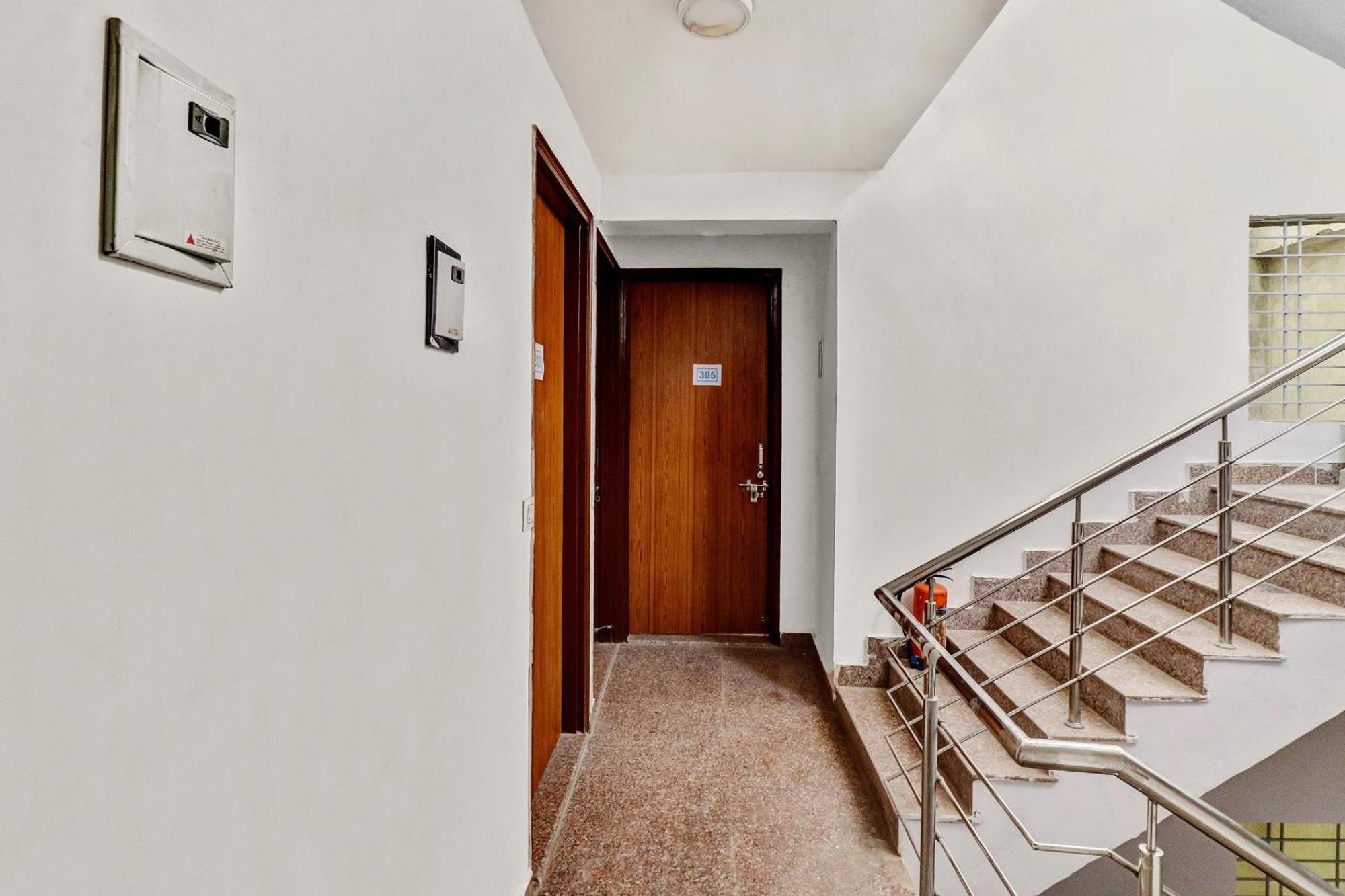 Hotel O South Plaza Near Qutab Minar Metro Station