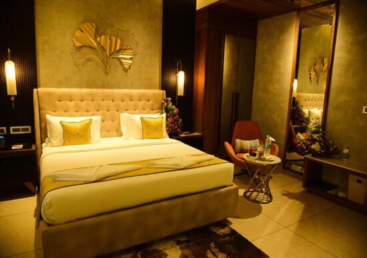 Calabash Luxury Near Airpot Nova Deli