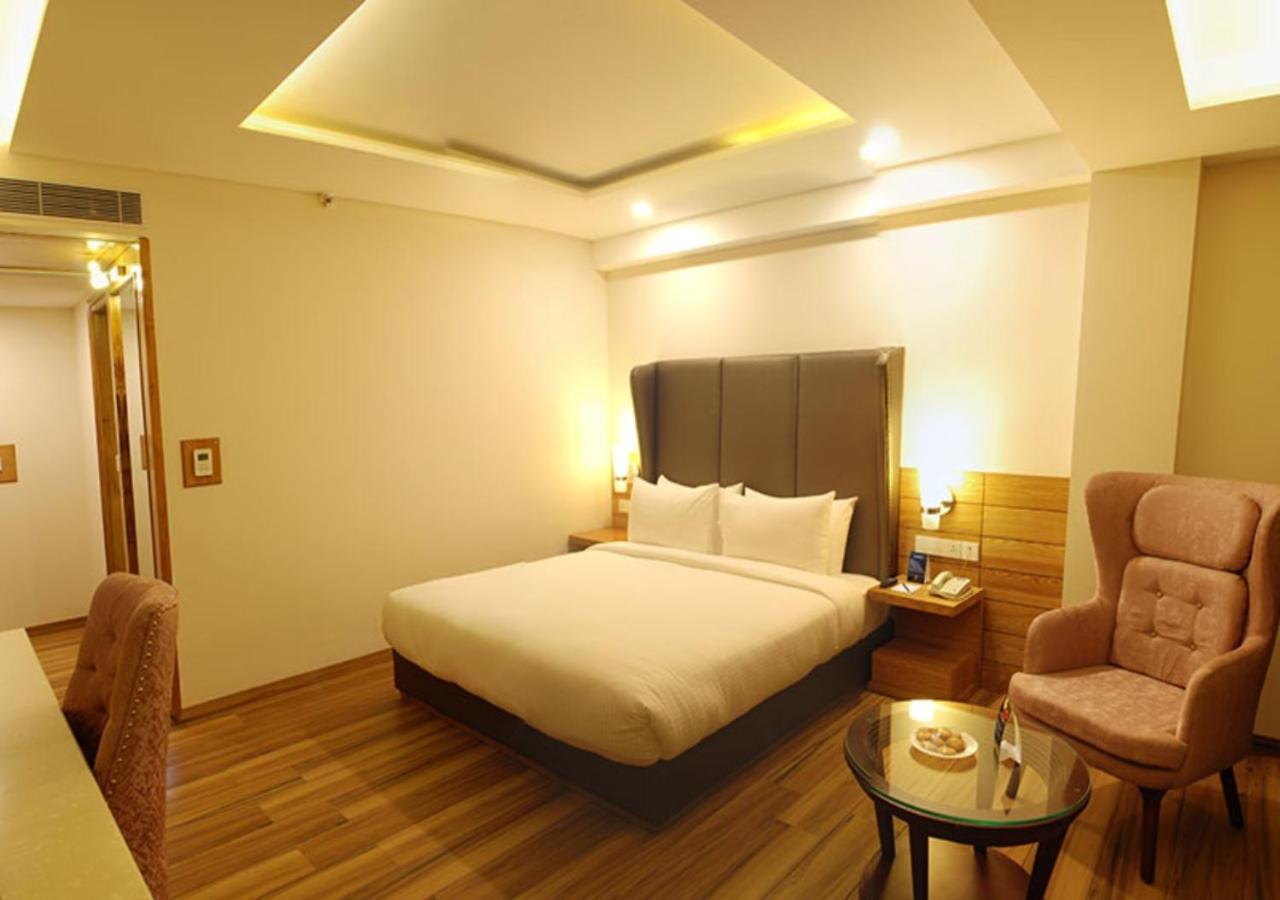 Calabash Luxury Near Airpot 4* Nova Deli