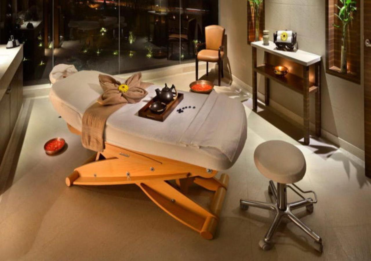 Calabash Luxury Near Airpot Hotel 4*