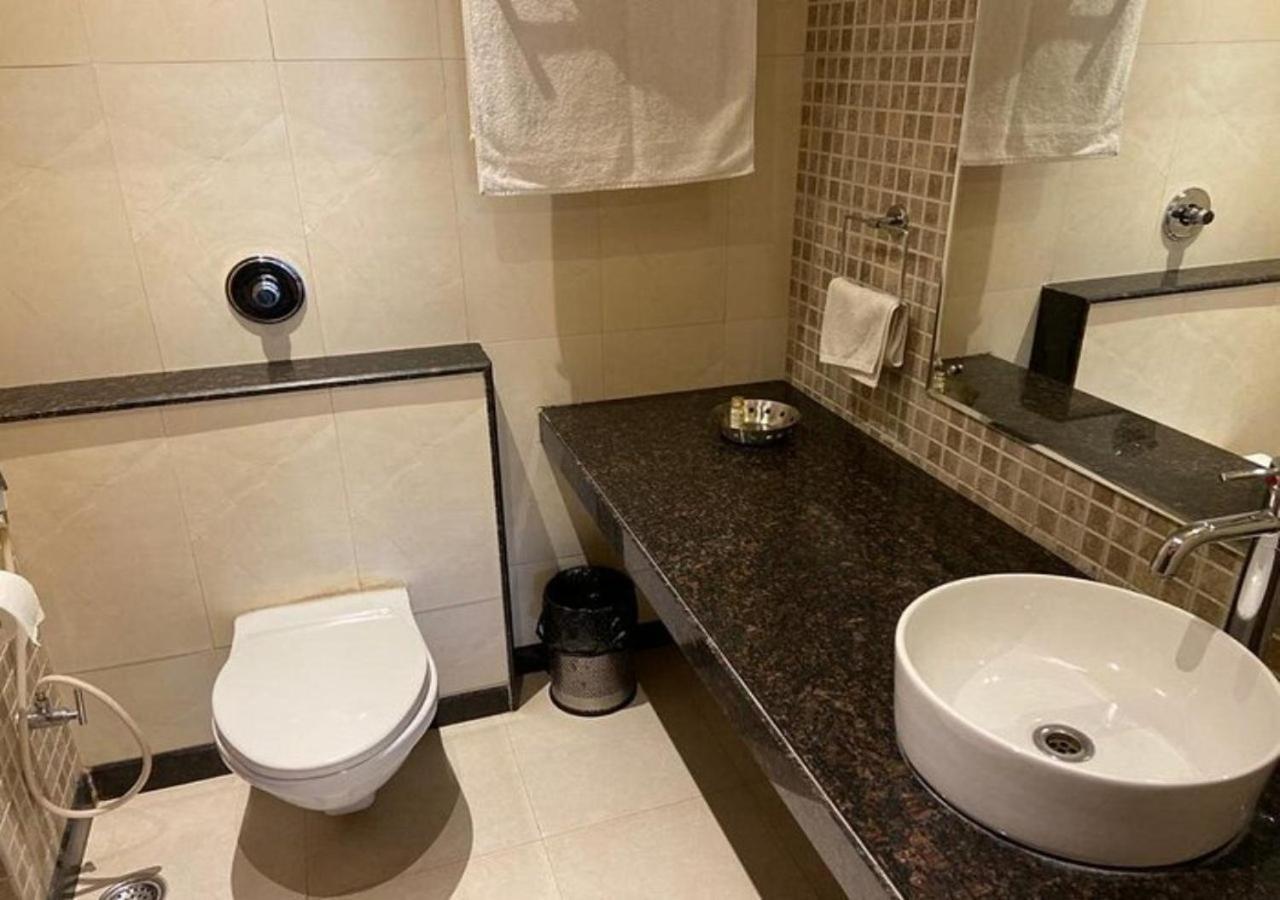 Calabash Luxury Near Airpot 4* Nova Deli