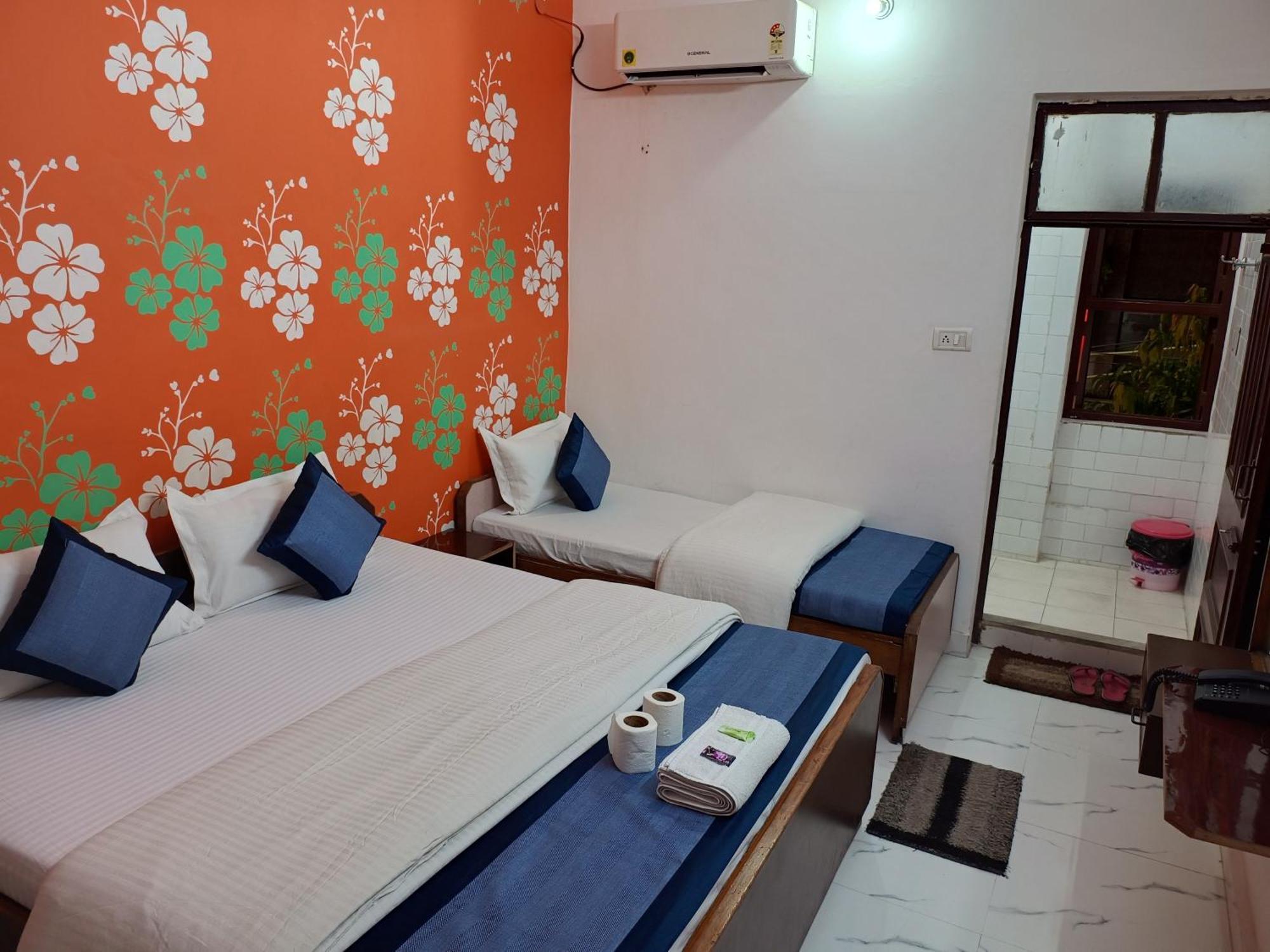 Guest house Majors Den New Delhi