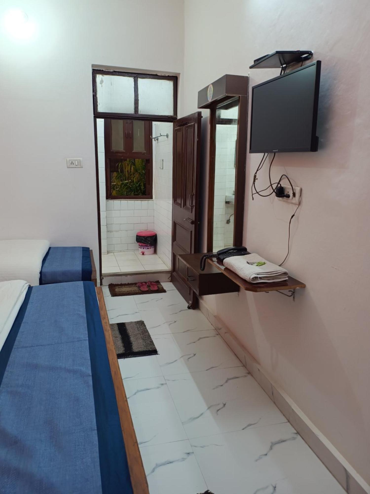 Majors Den Guest house New Delhi