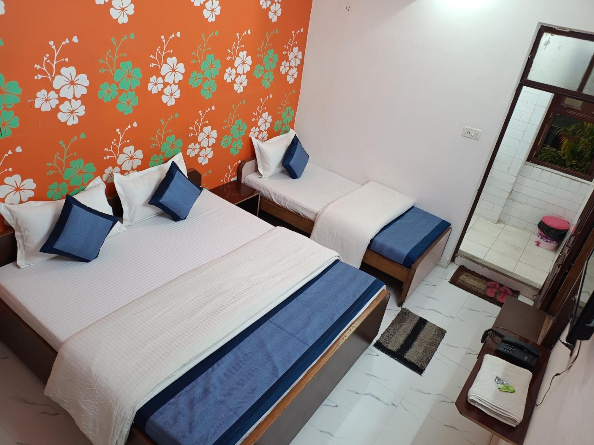 Majors Den Guest house New Delhi