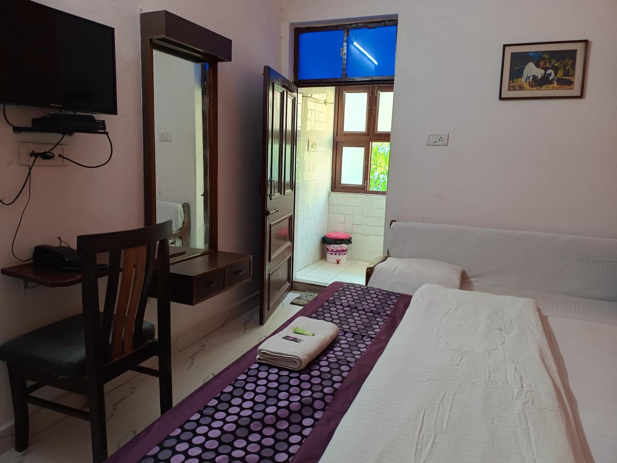 Guest house Majors Den New Delhi