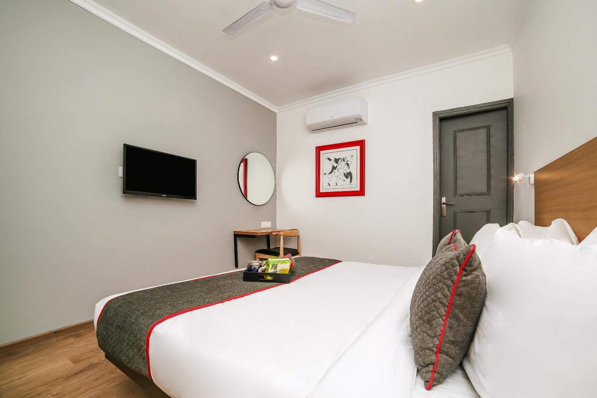 Hotel Townhouse Chattarpur Opp. Tivoli Garden Near Chhatarpur Metro Station