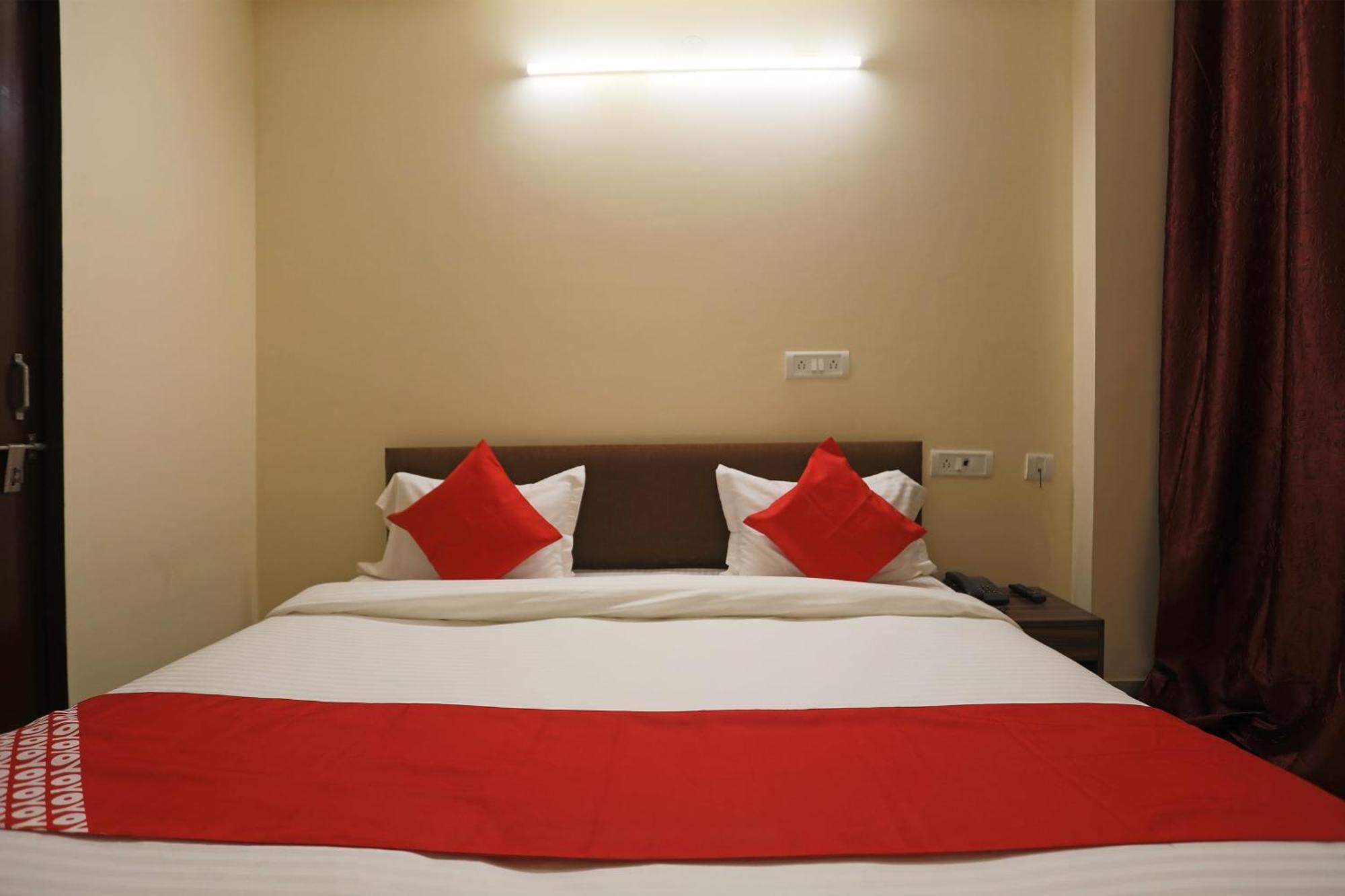 O Triple Crown Hotel 3*