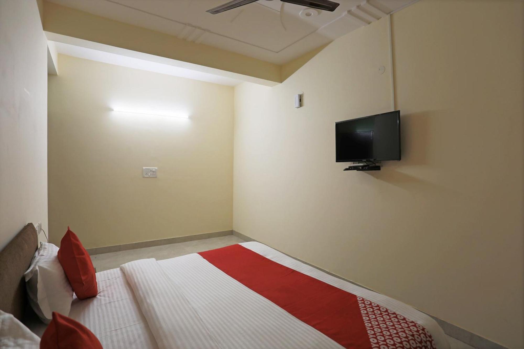 O Triple Crown Hotel New Delhi