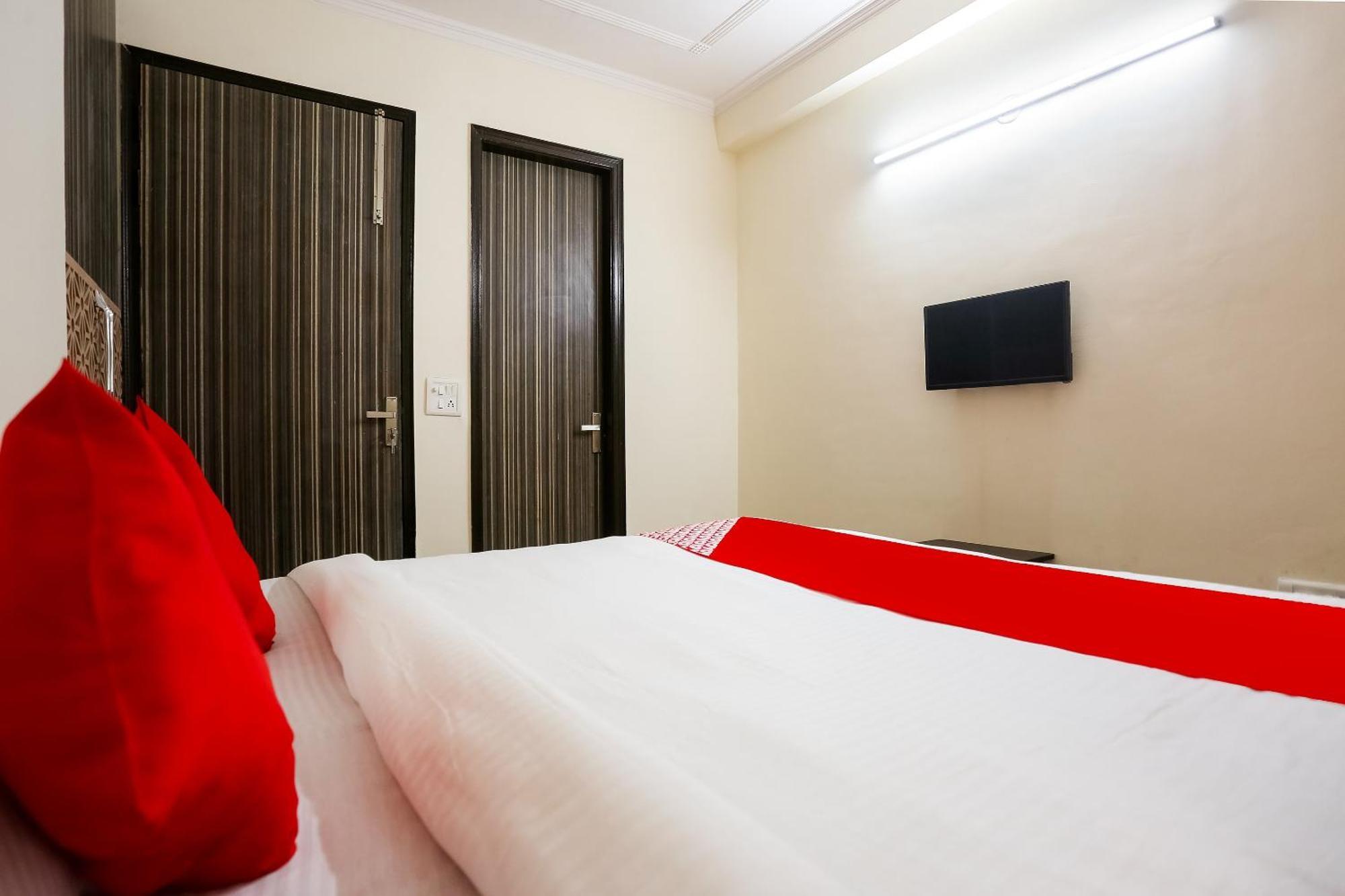 Hotel O Royal Galaxy New Delhi
