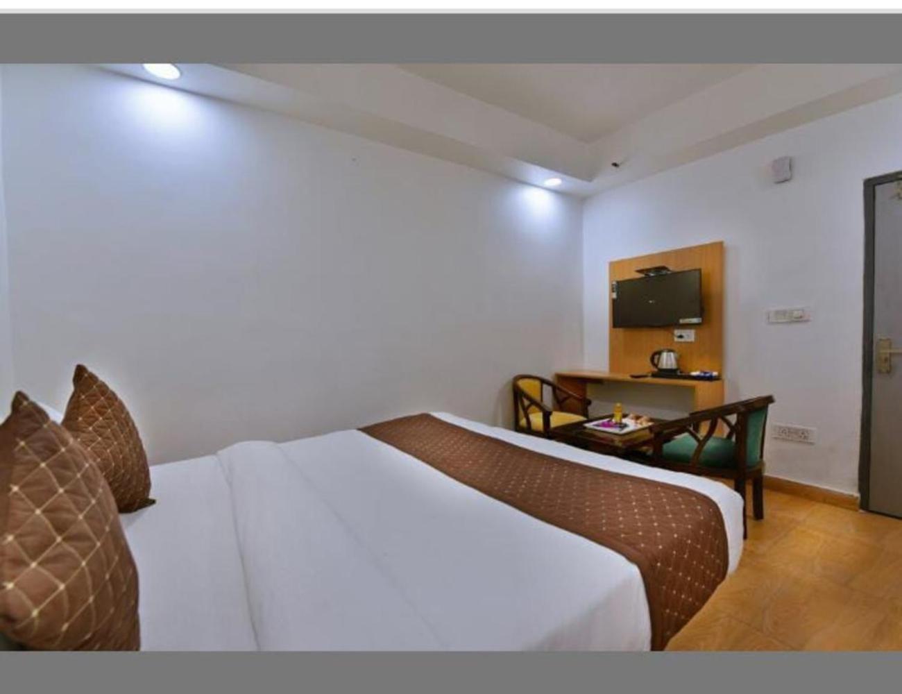 Hotel The Delhi Pride Mayur Vihar New Delhi