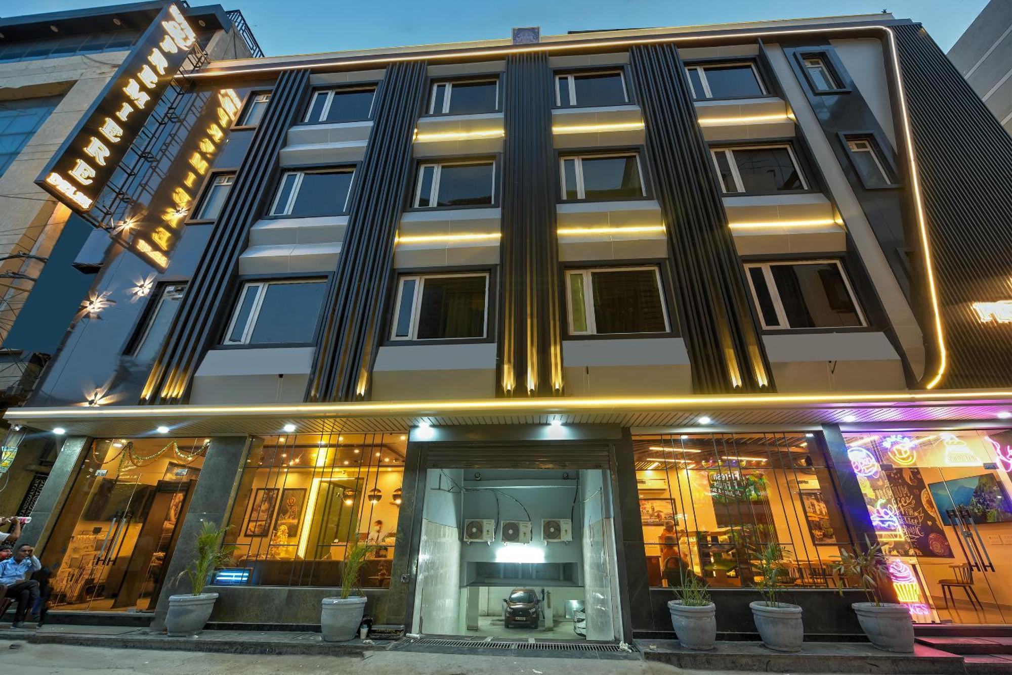 Airport Le Premier, Hotel 4*