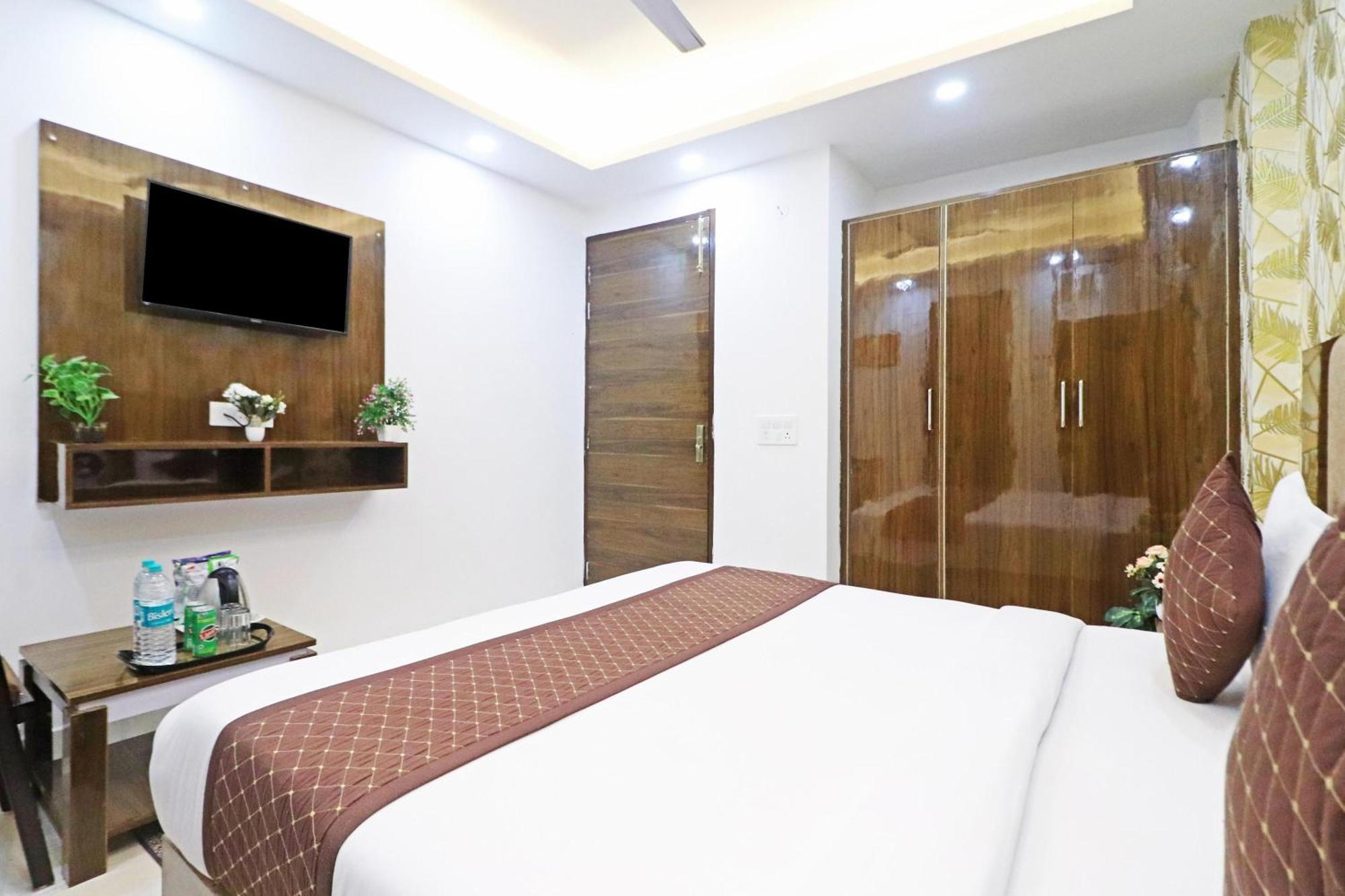Airport De Rosewood Near Delhi Airport 4*