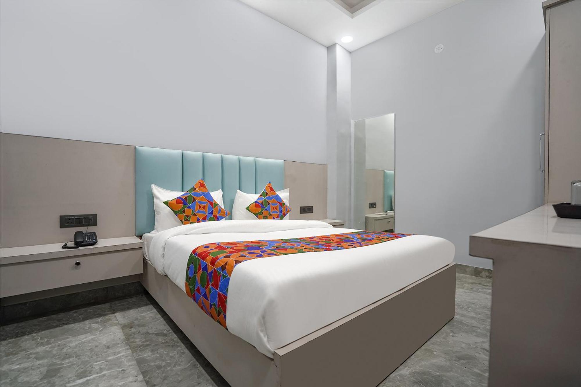 Fabhotel The Royal - Nr Guru Govind Singh University Hotel