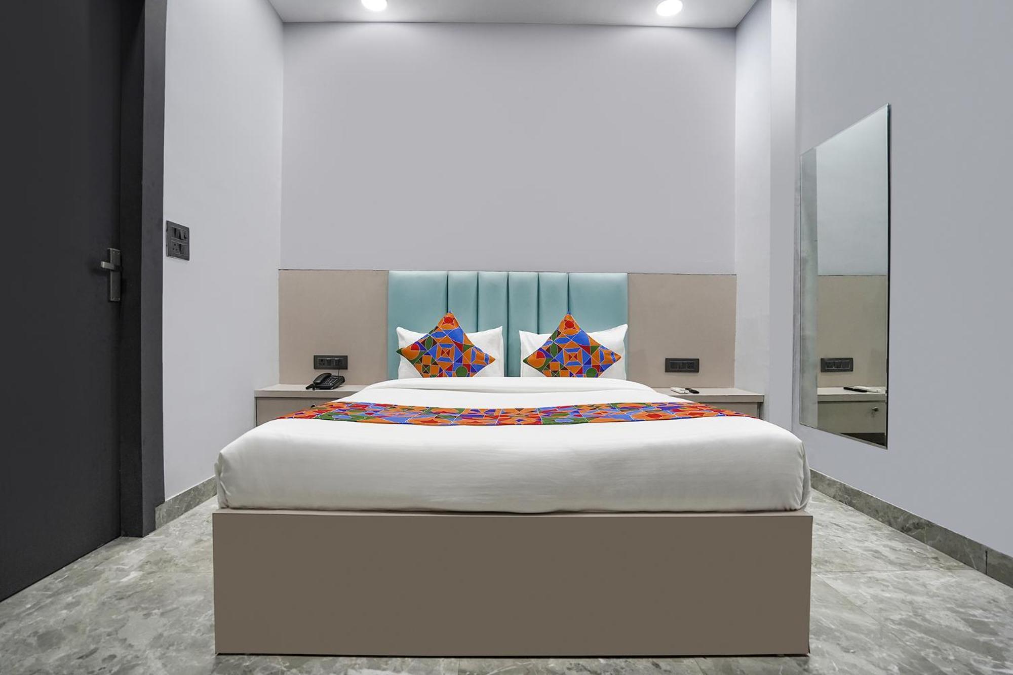 Hotel Fabhotel The Royal - Nr Guru Govind Singh University