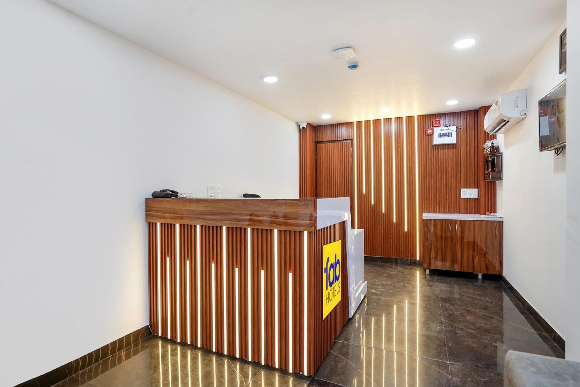 Hotel Fabhotel The Royal - Nr Guru Govind Singh University New Delhi