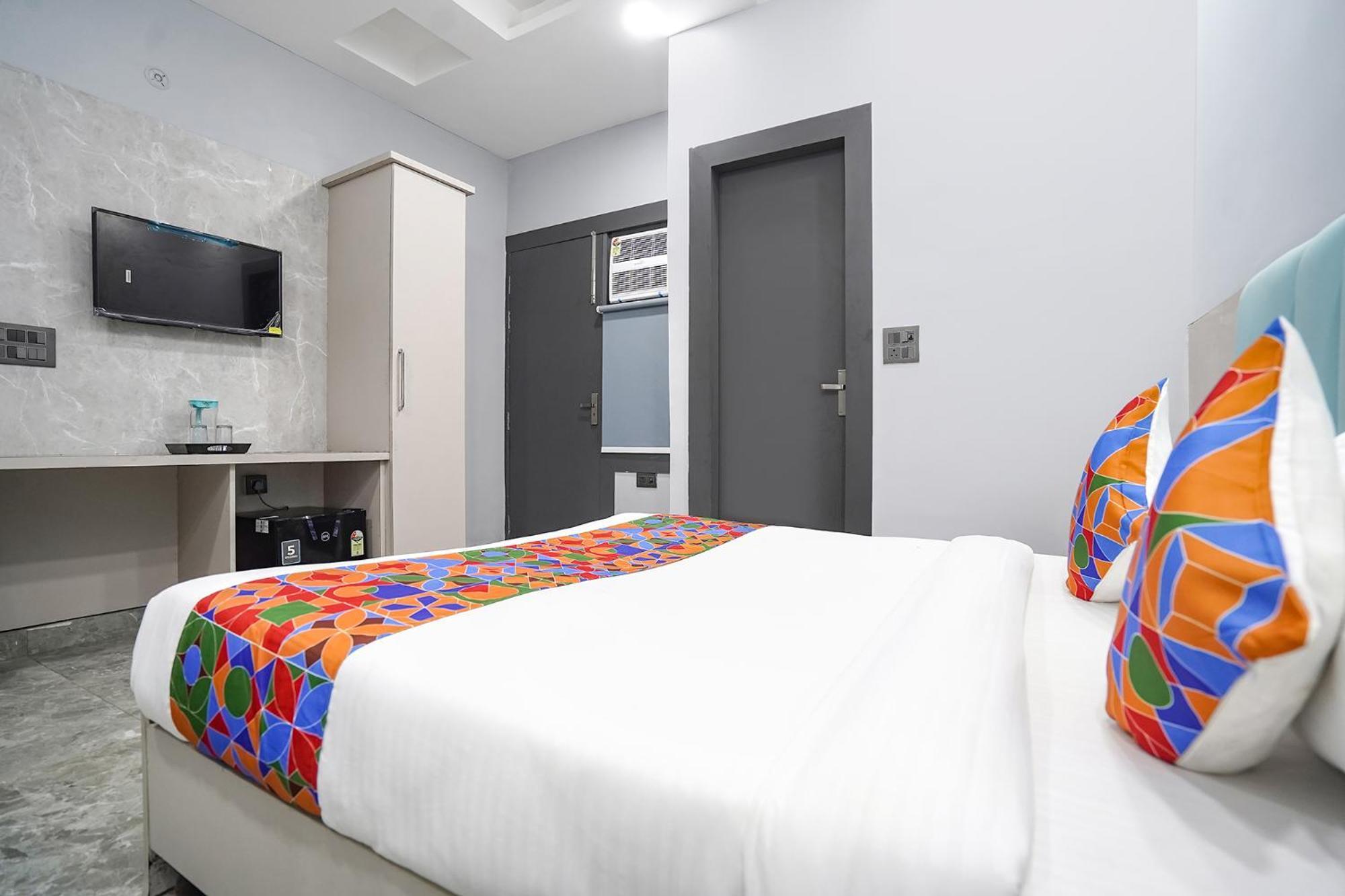 Fabhotel The Royal - Nr Guru Govind Singh University 3*